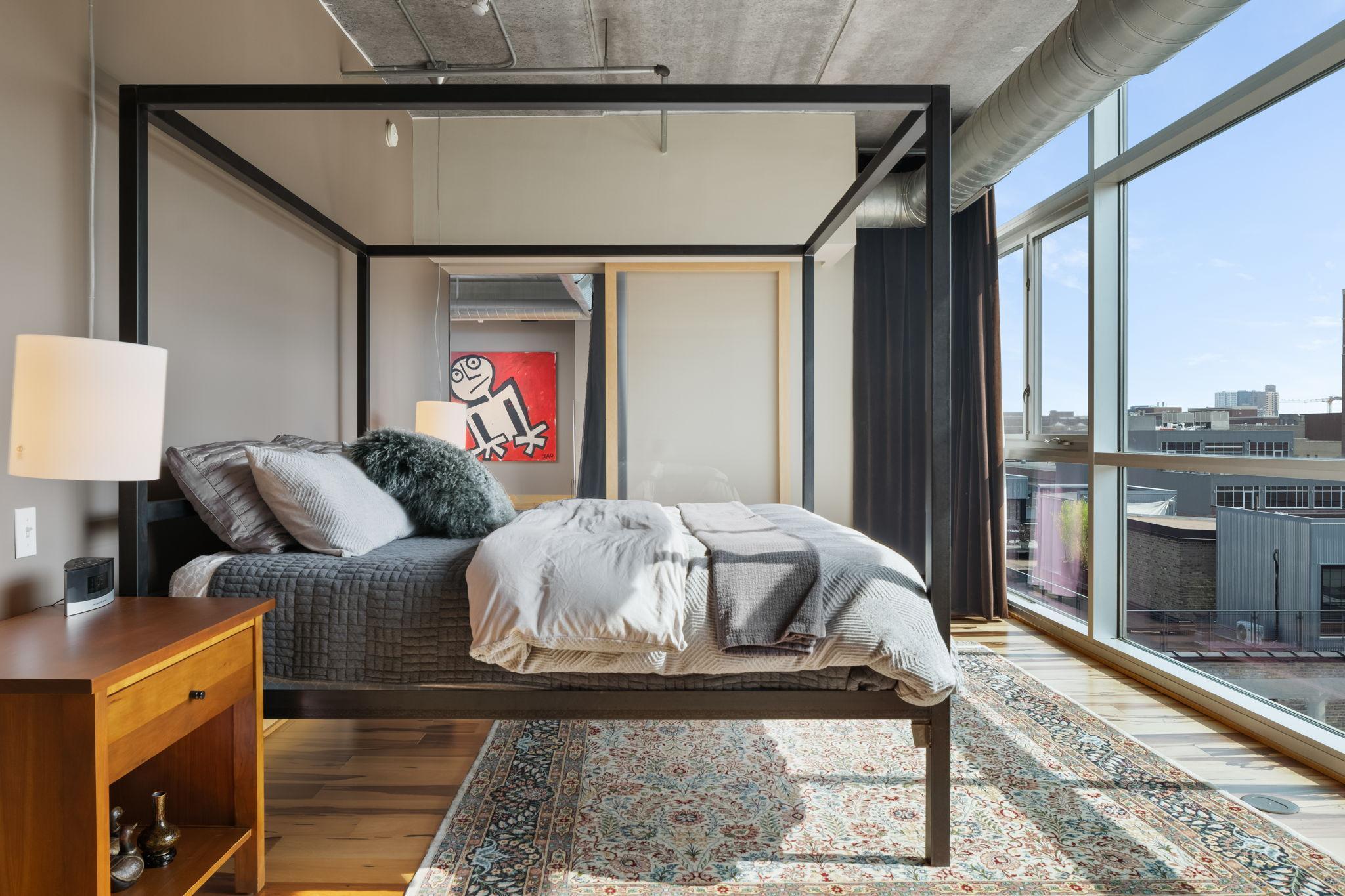 345 6th Avenue N Unit: 702