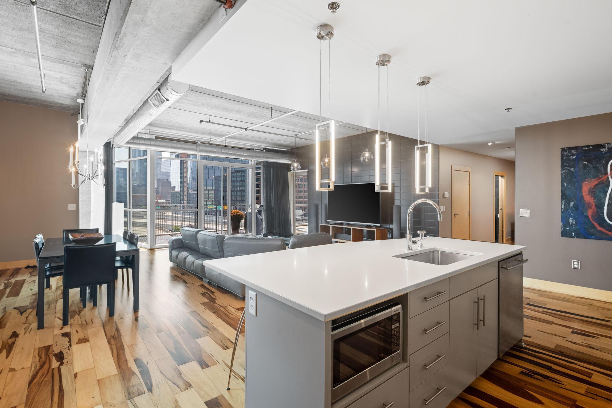 345 6th Avenue N Unit: 702