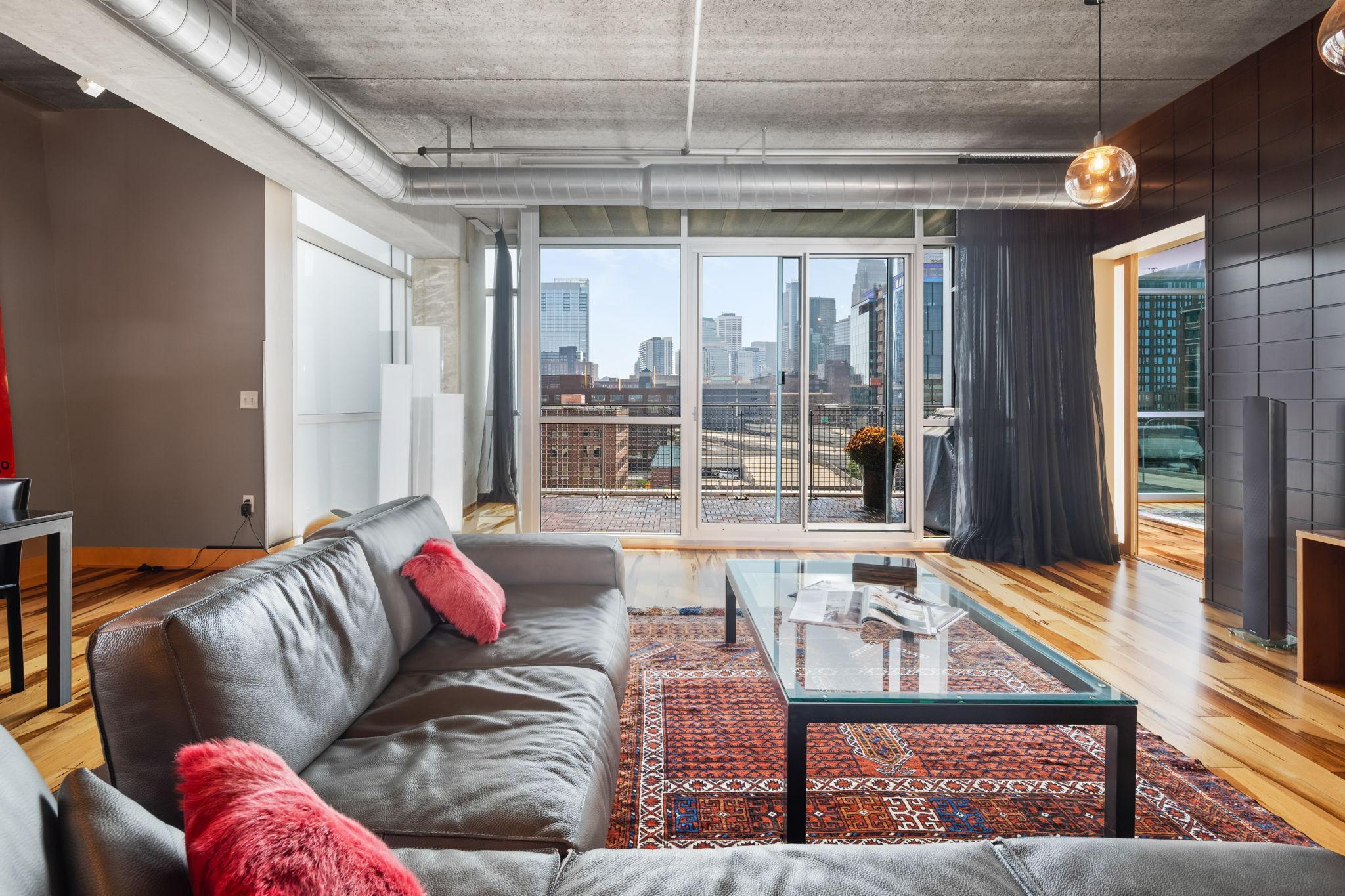 345 6th Avenue N Unit: 702