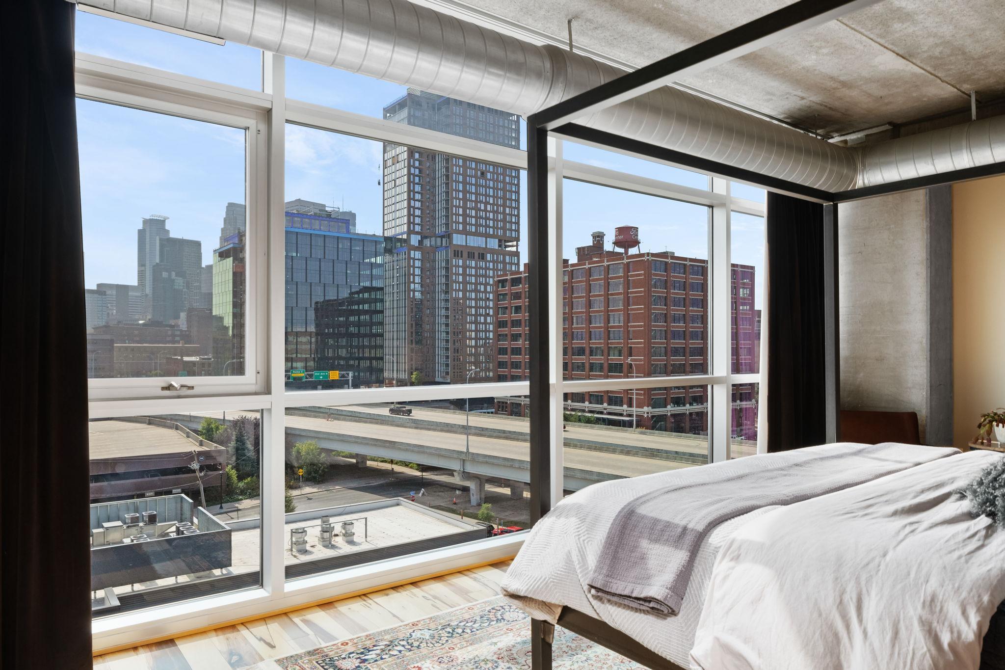 345 6th Avenue N Unit: 702