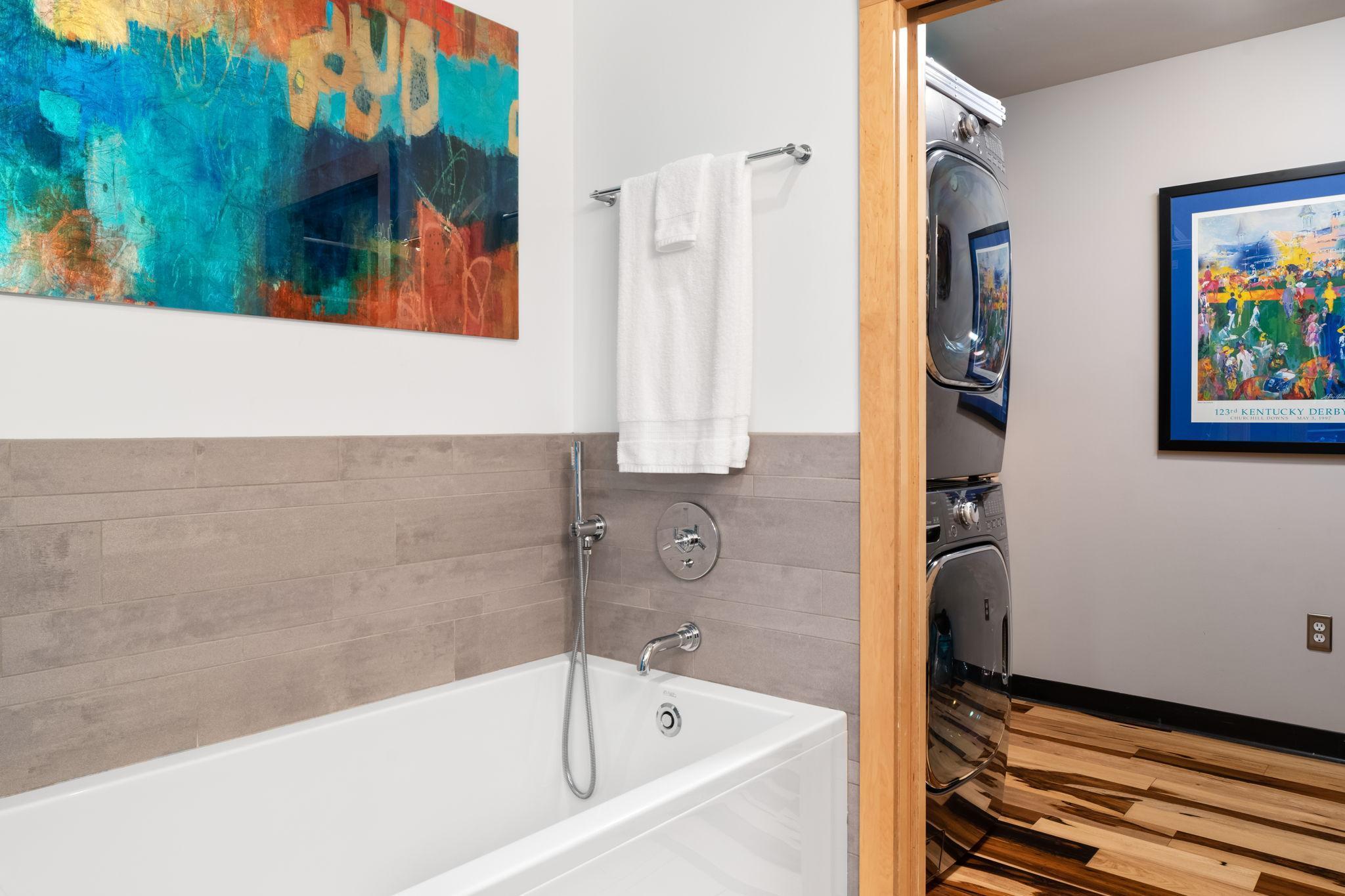 345 6th Avenue N Unit: 702