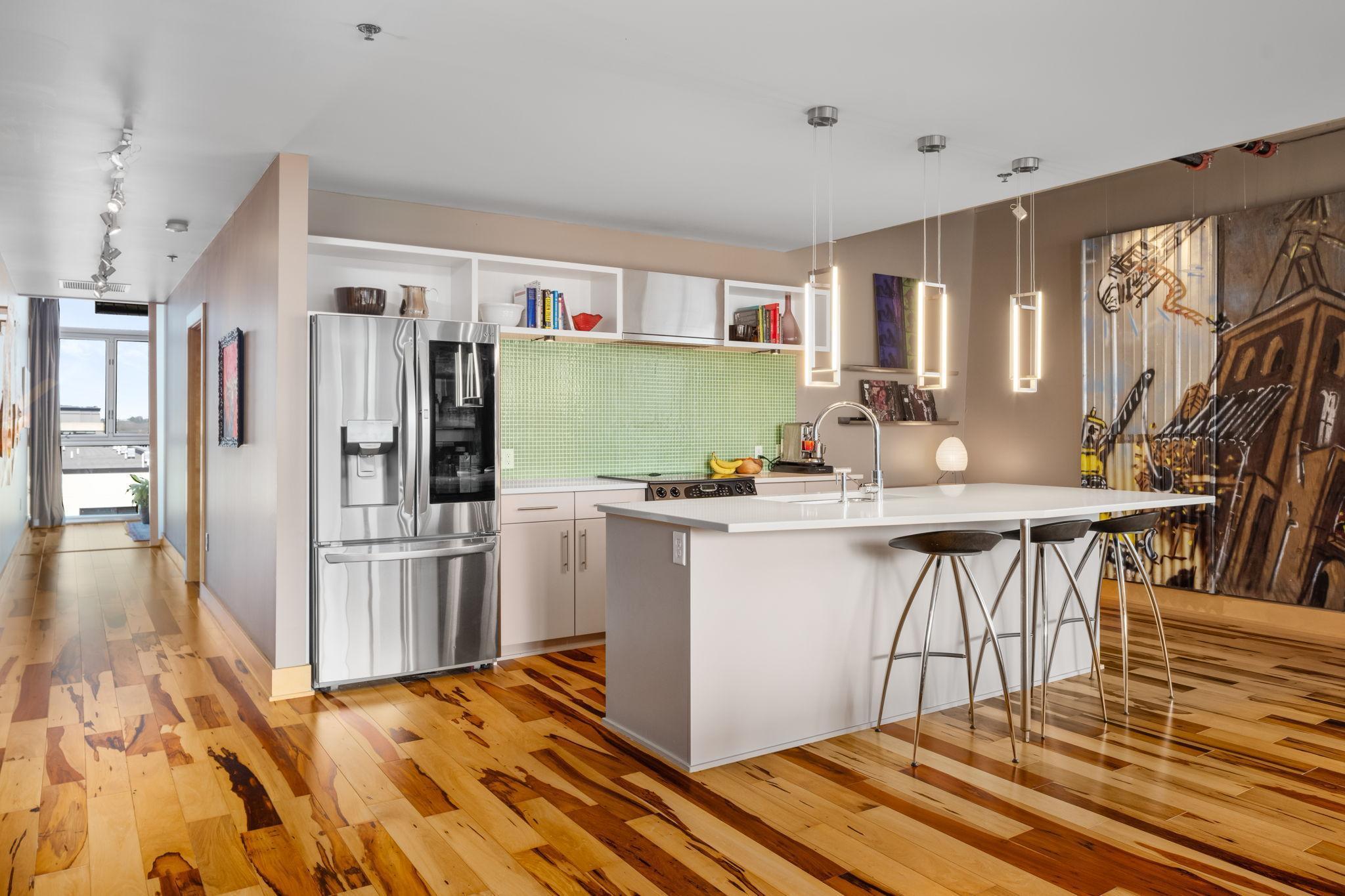 345 6th Avenue N Unit: 702