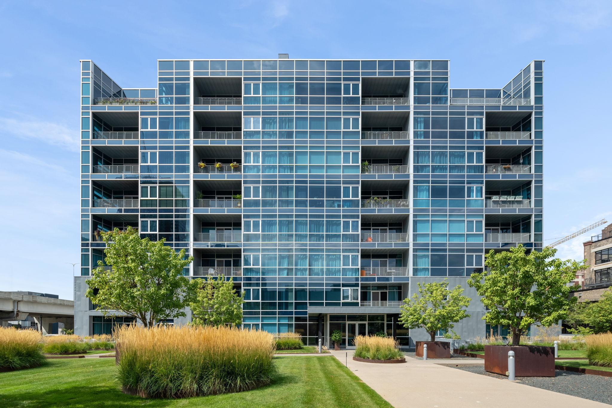 345 6th Avenue N Unit: 702