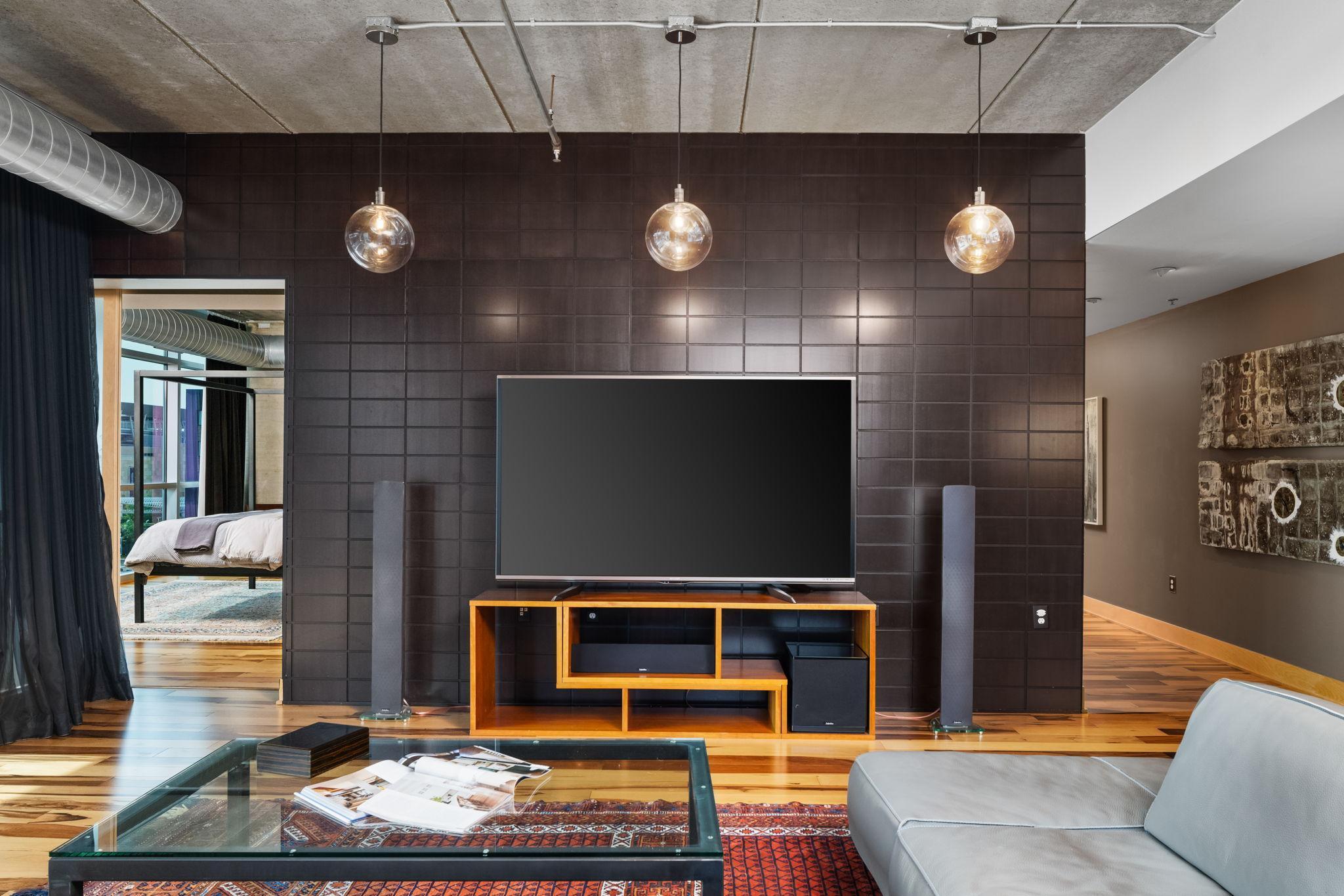 345 6th Avenue N Unit: 702