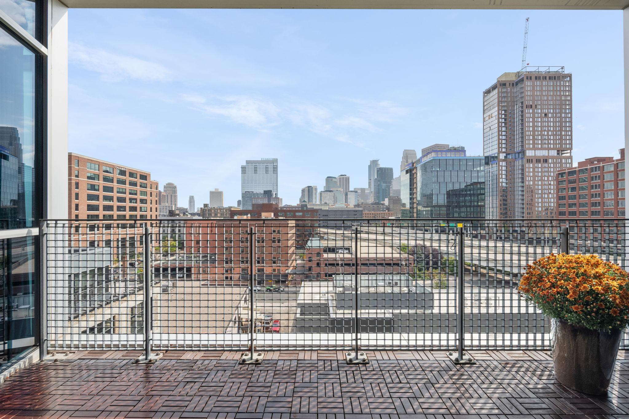 345 6th Avenue N Unit: 702