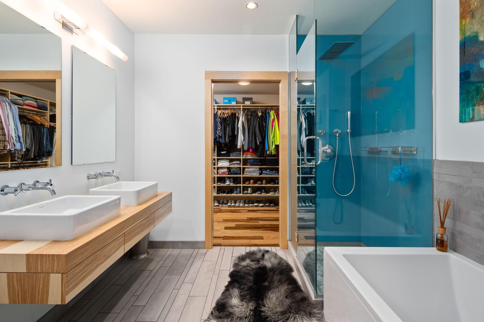 345 6th Avenue N Unit: 702