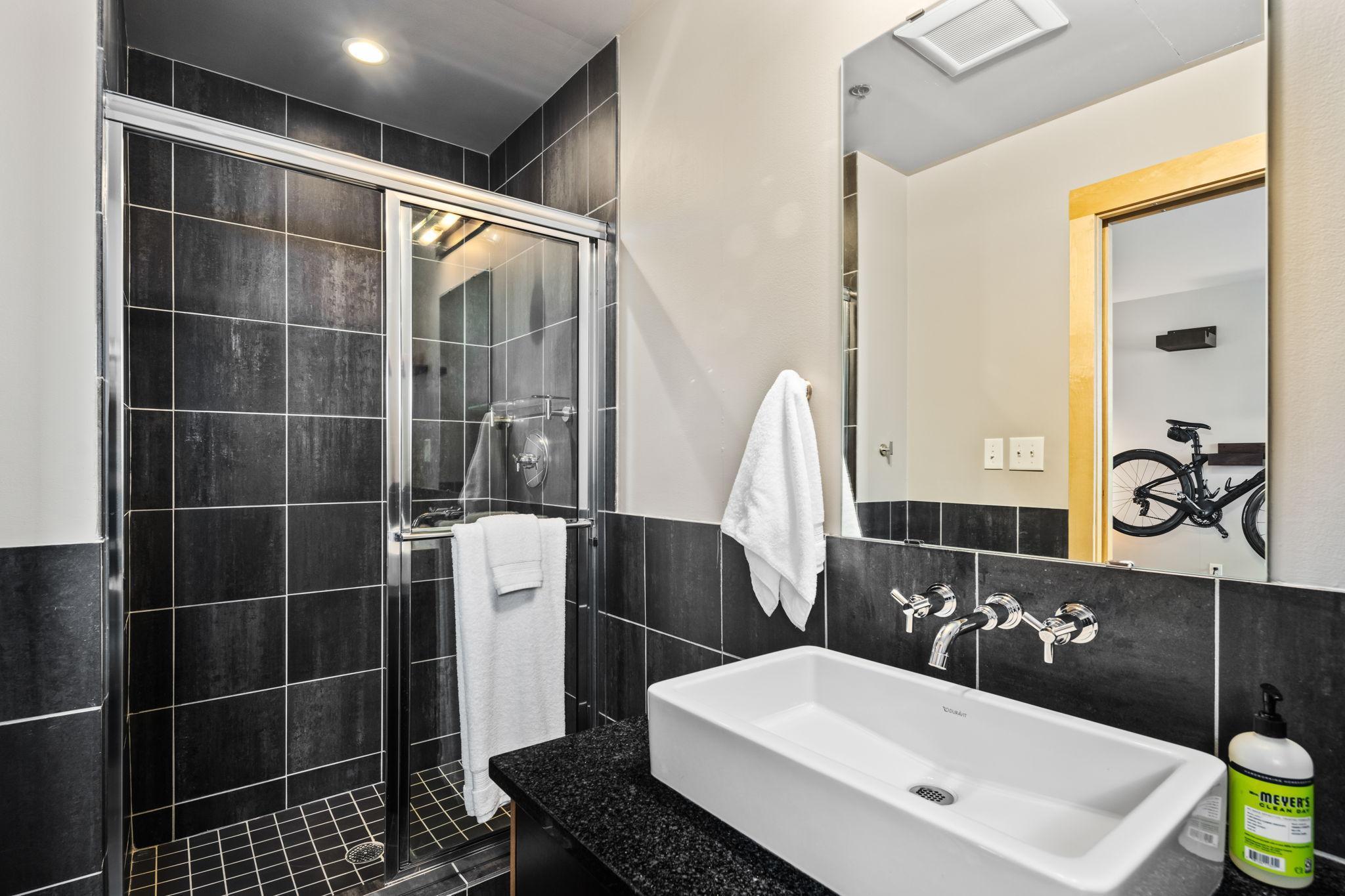 345 6th Avenue N Unit: 702