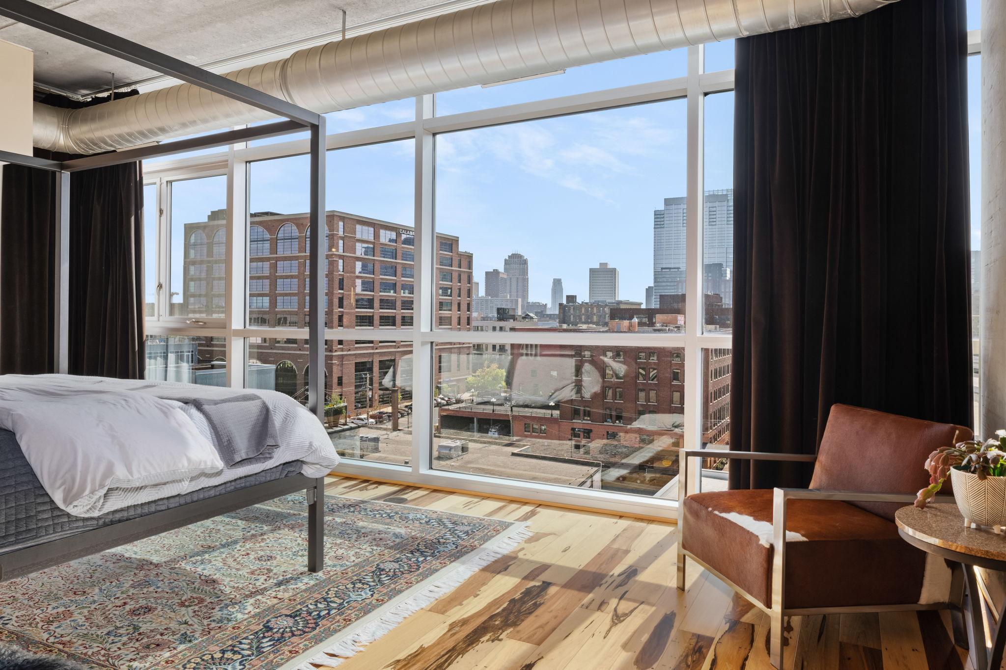 345 6th Avenue N Unit: 702