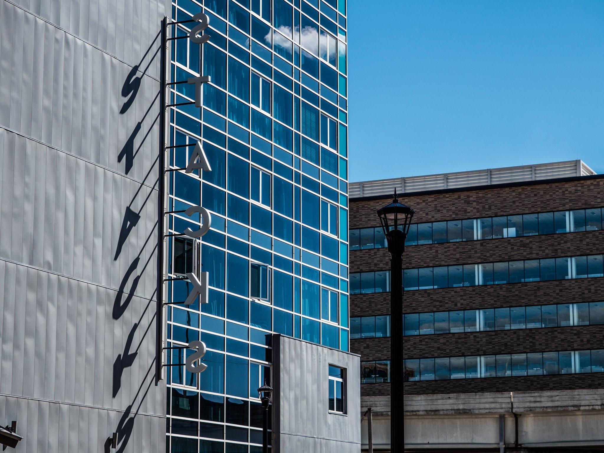 345 6th Avenue N Unit: 702