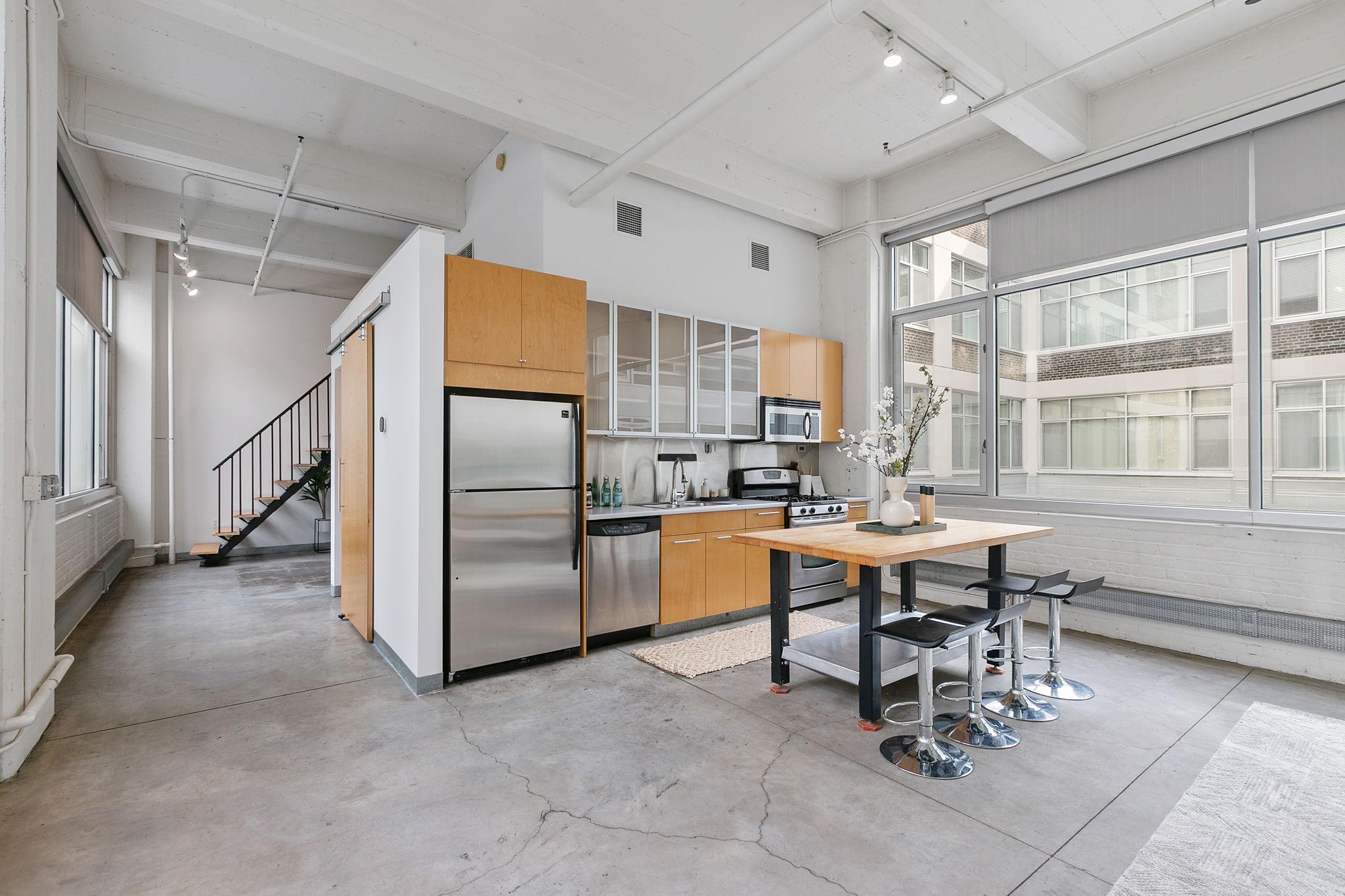 700 Washington Avenue N Unit: 400