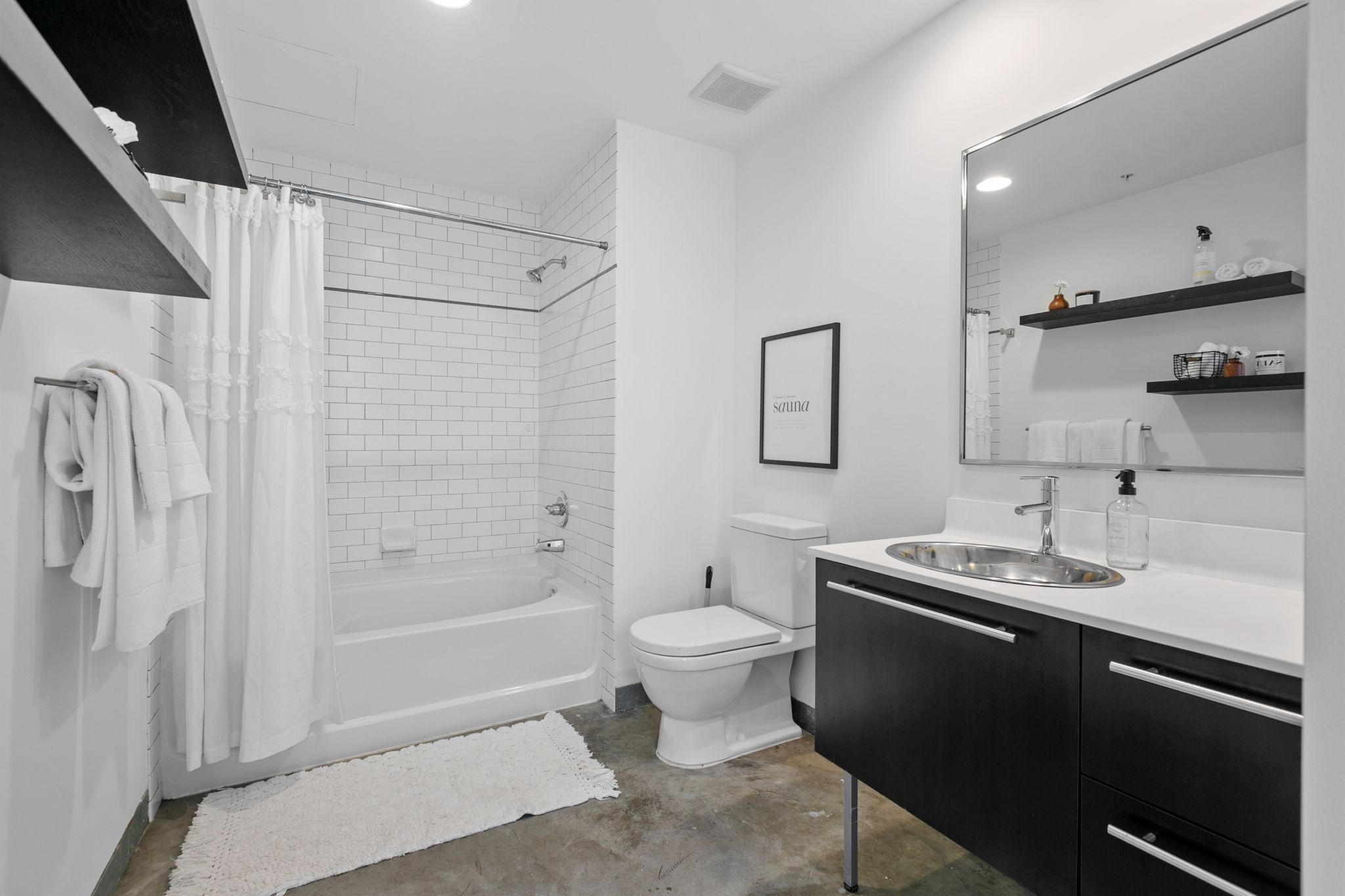 700 Washington Avenue N Unit: 400