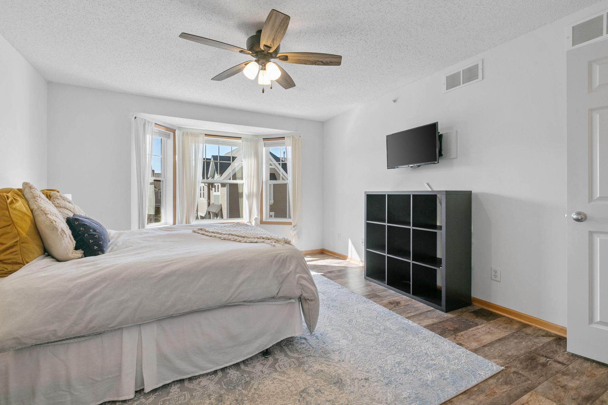 15593 Early Bird Circle Unit: 307