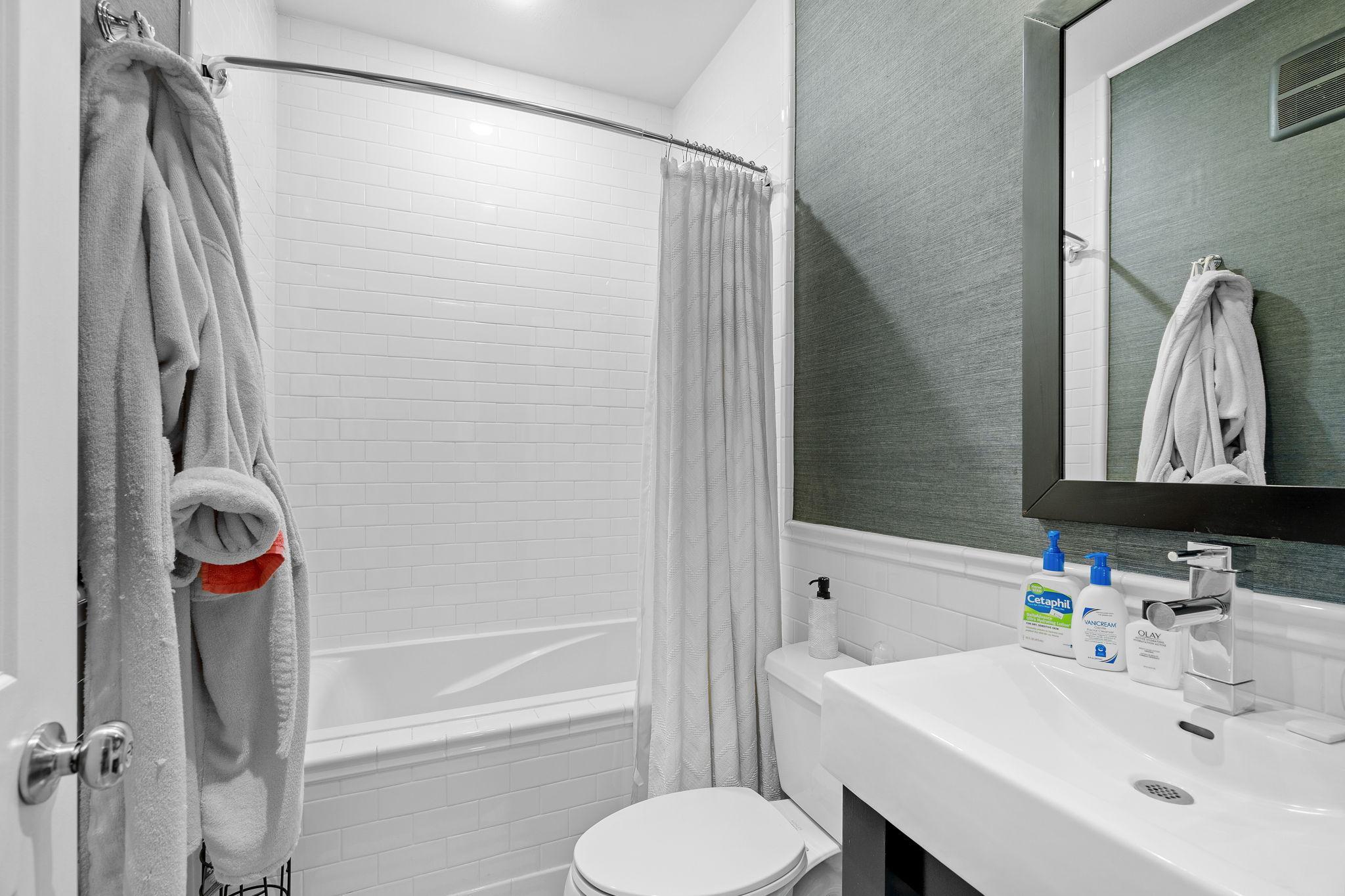 53 4th Avenue N Unit: 104