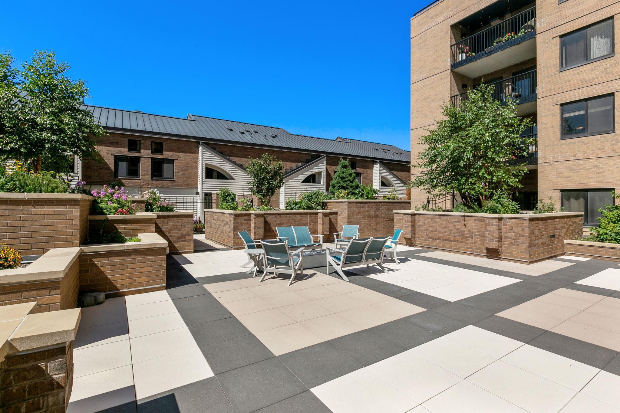 110 1st Avenue NE Unit: F906