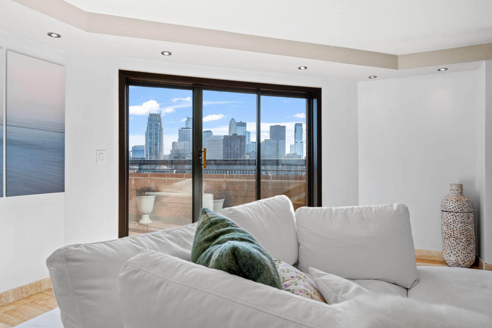 110 1st Avenue NE Unit: F906