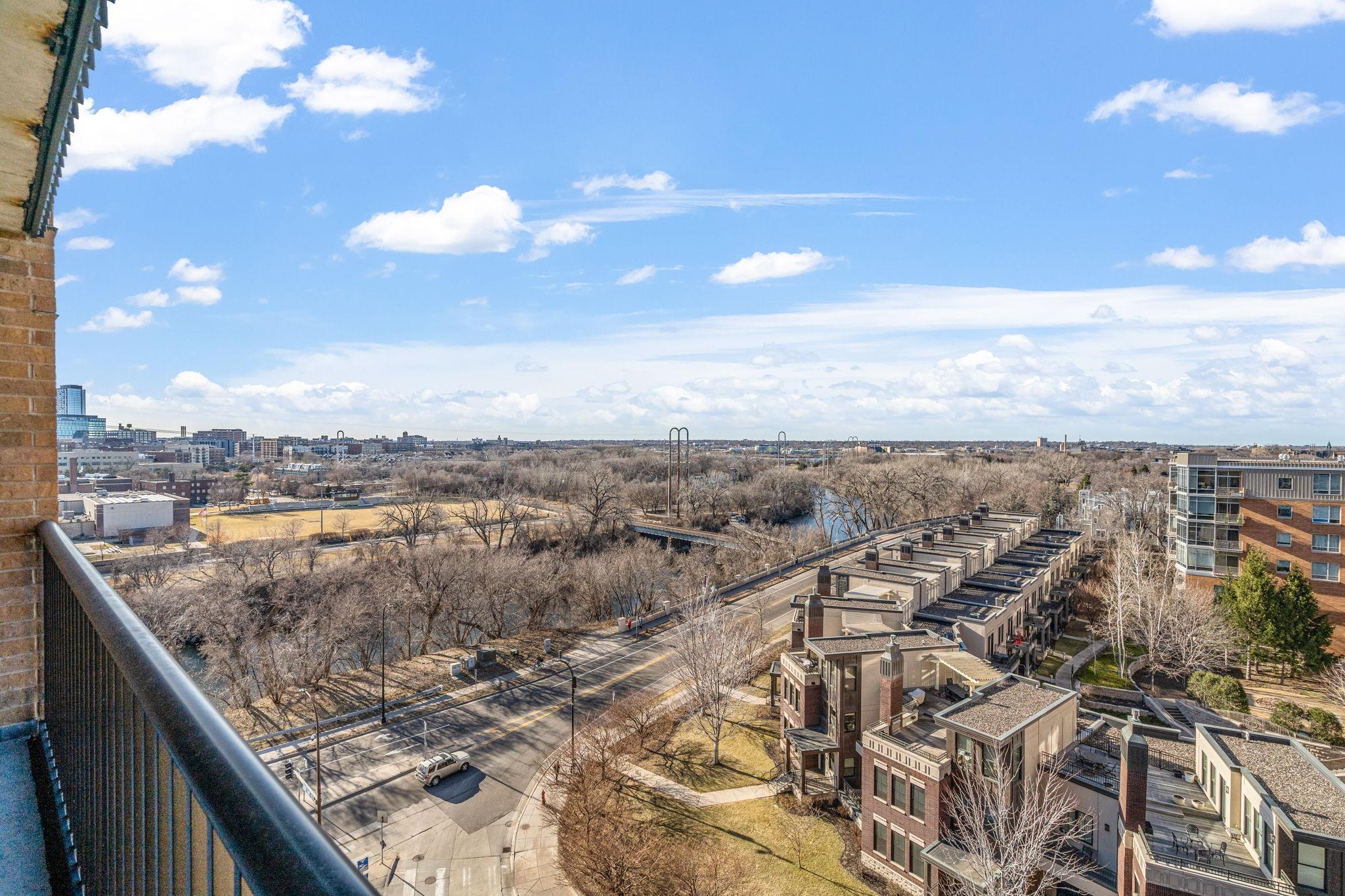 110 1st Avenue NE Unit: F906