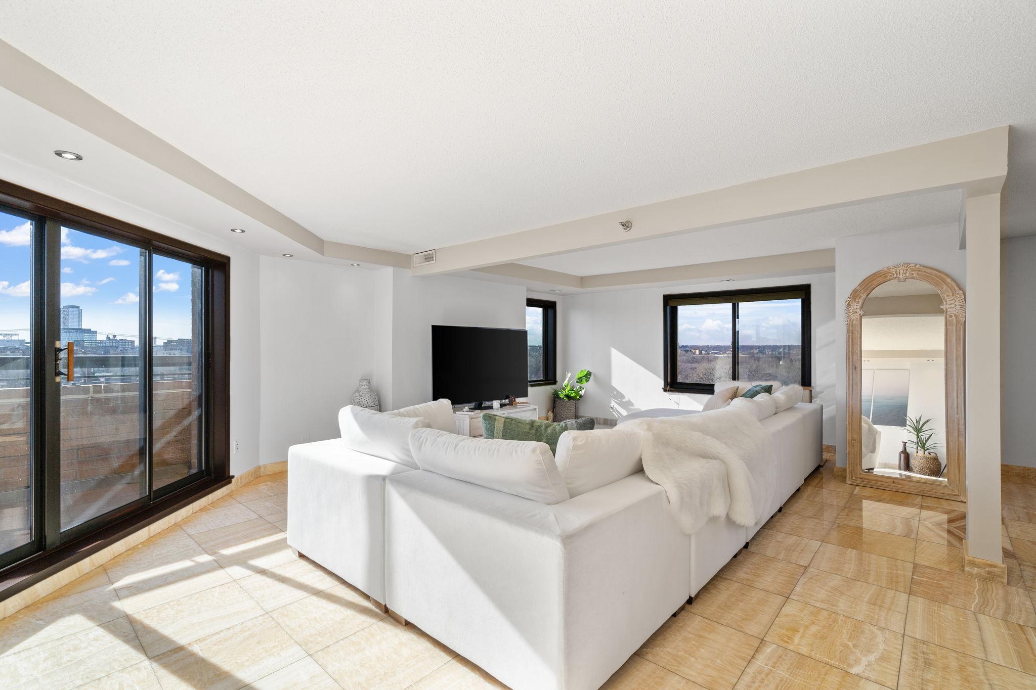 110 1st Avenue NE Unit: F906