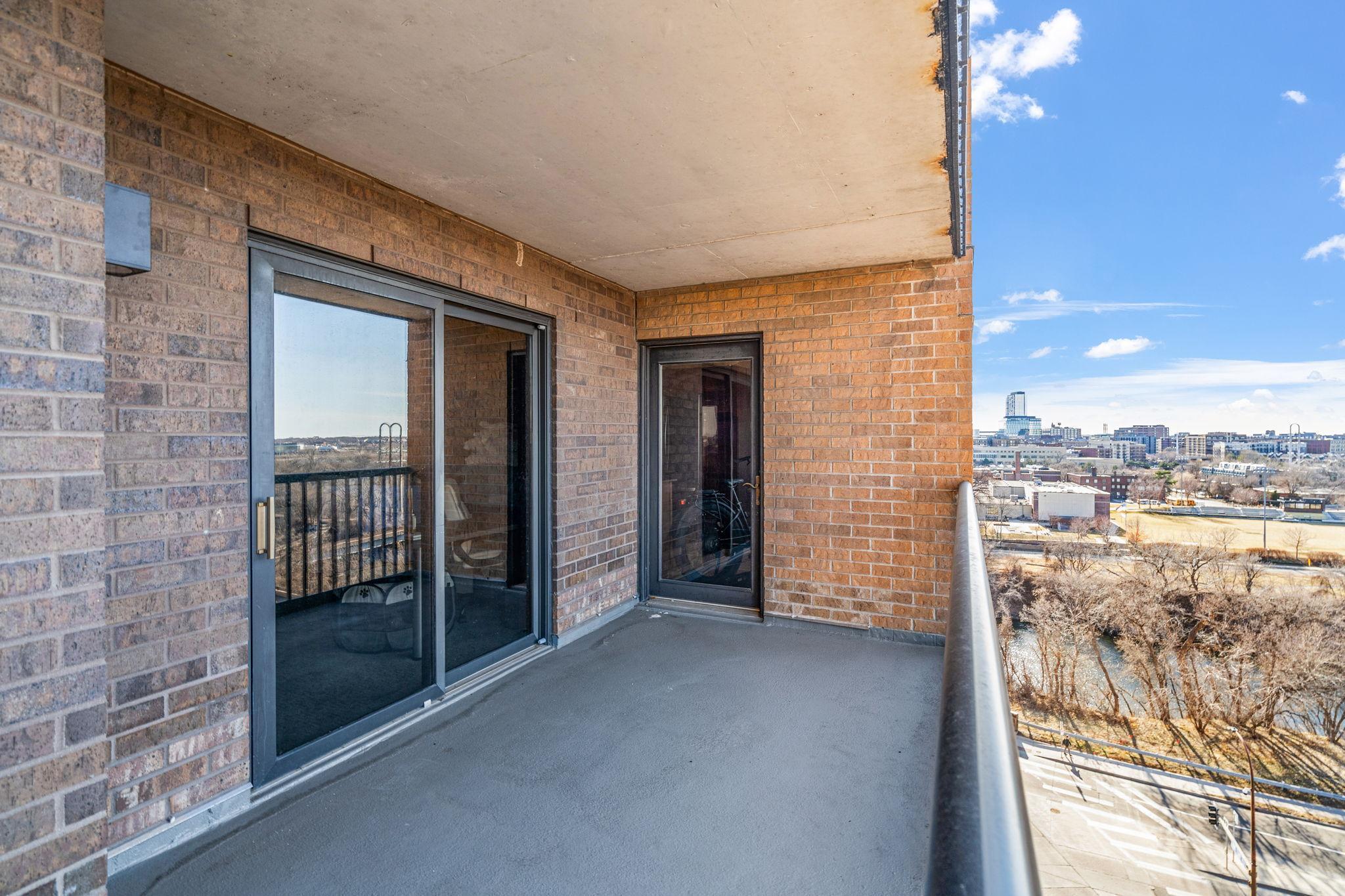 110 1st Avenue NE Unit: F906