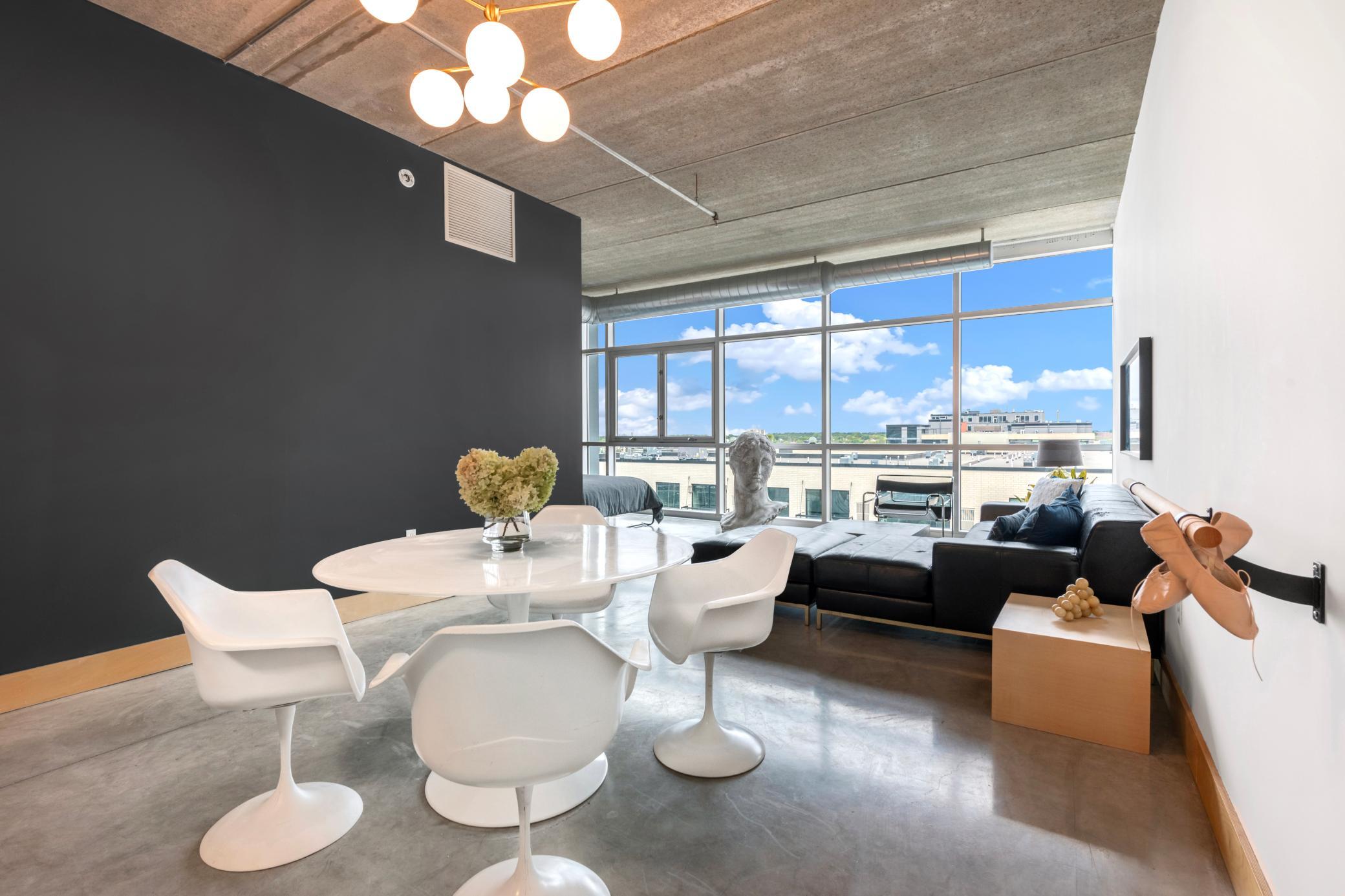 345 6th Avenue N Unit: 701