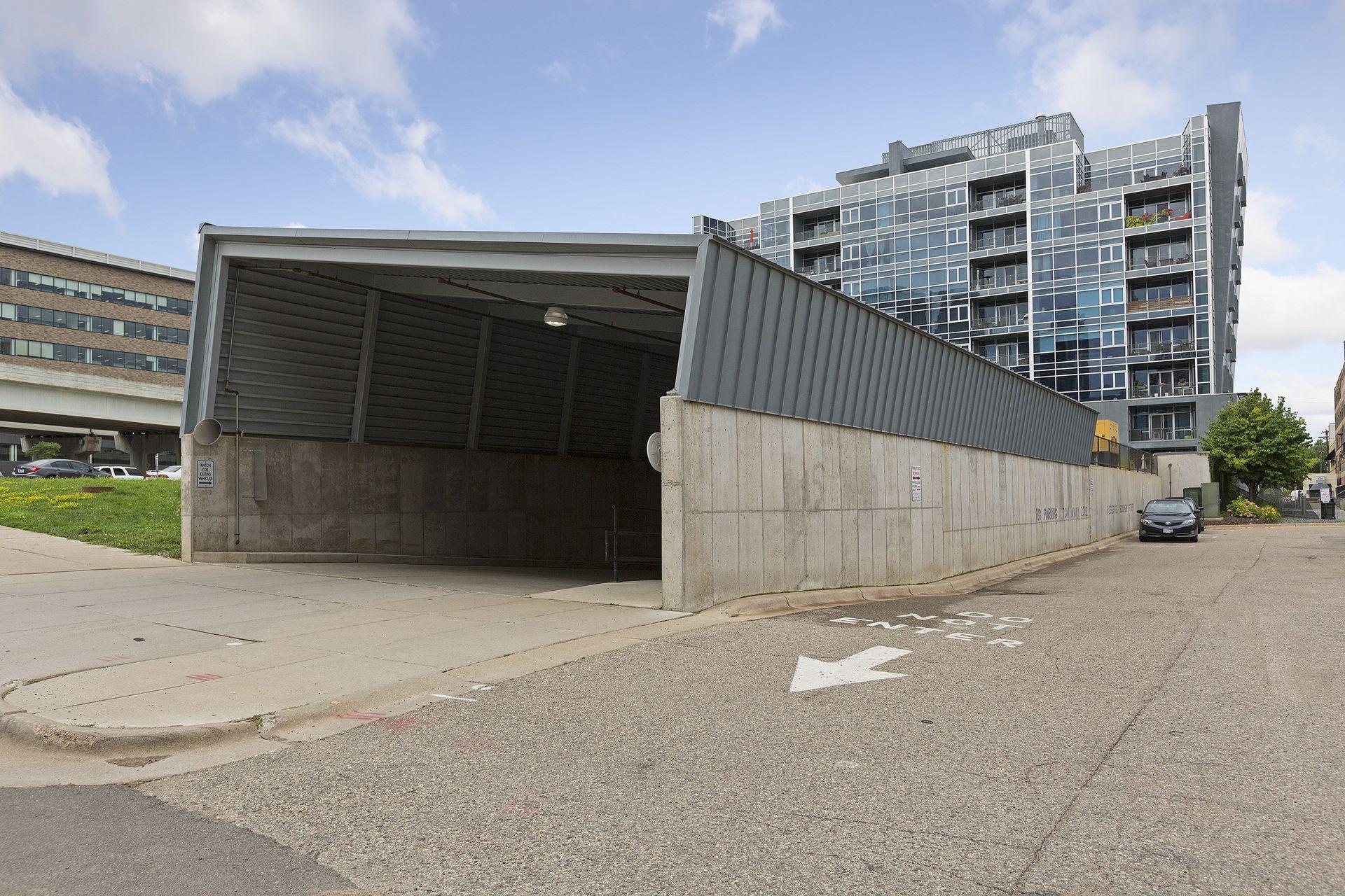 345 6th Avenue N Unit: 701