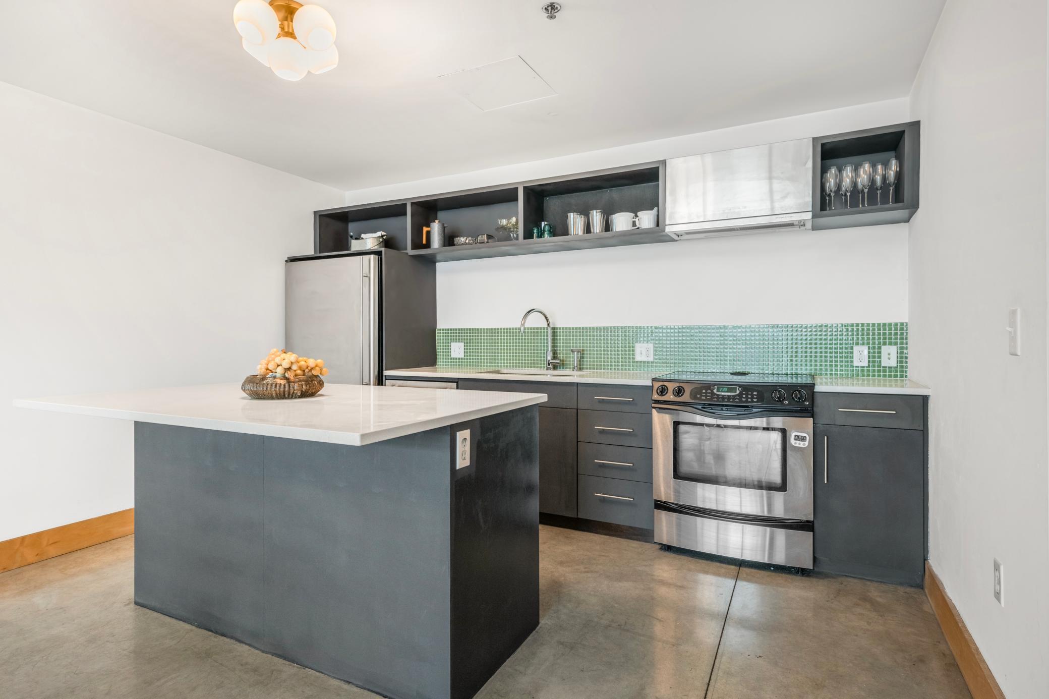 345 6th Avenue N Unit: 701