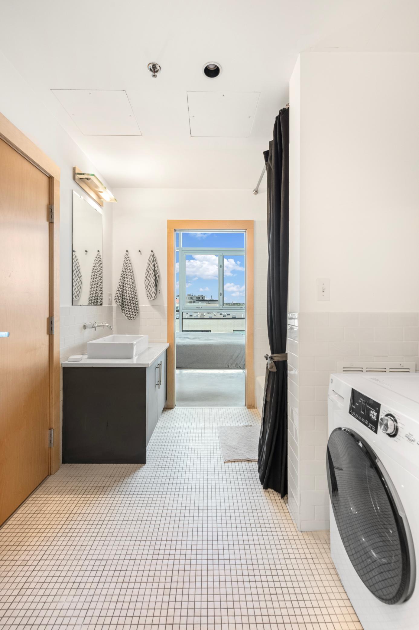 345 6th Avenue N Unit: 701