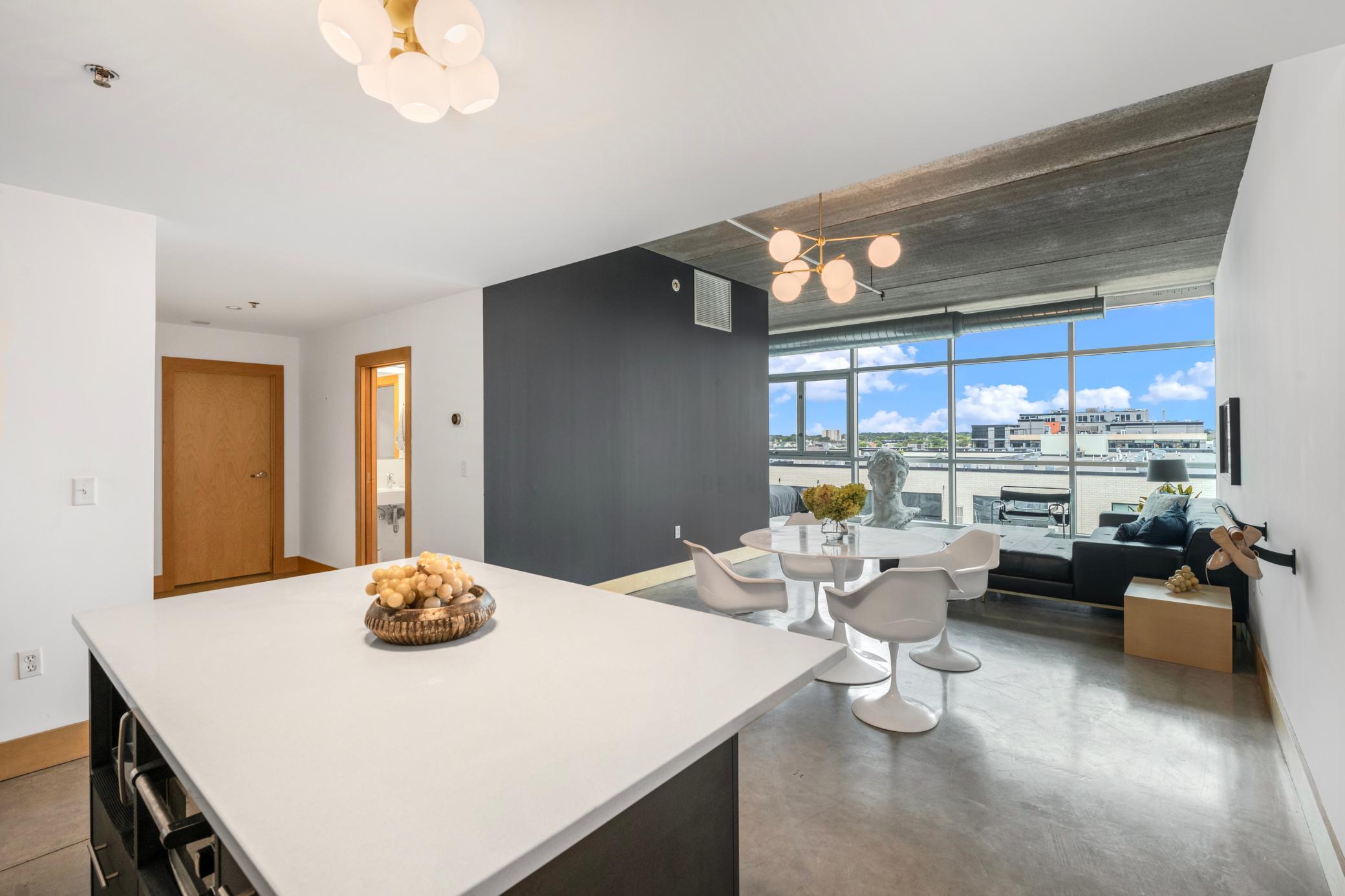 345 6th Avenue N Unit: 701