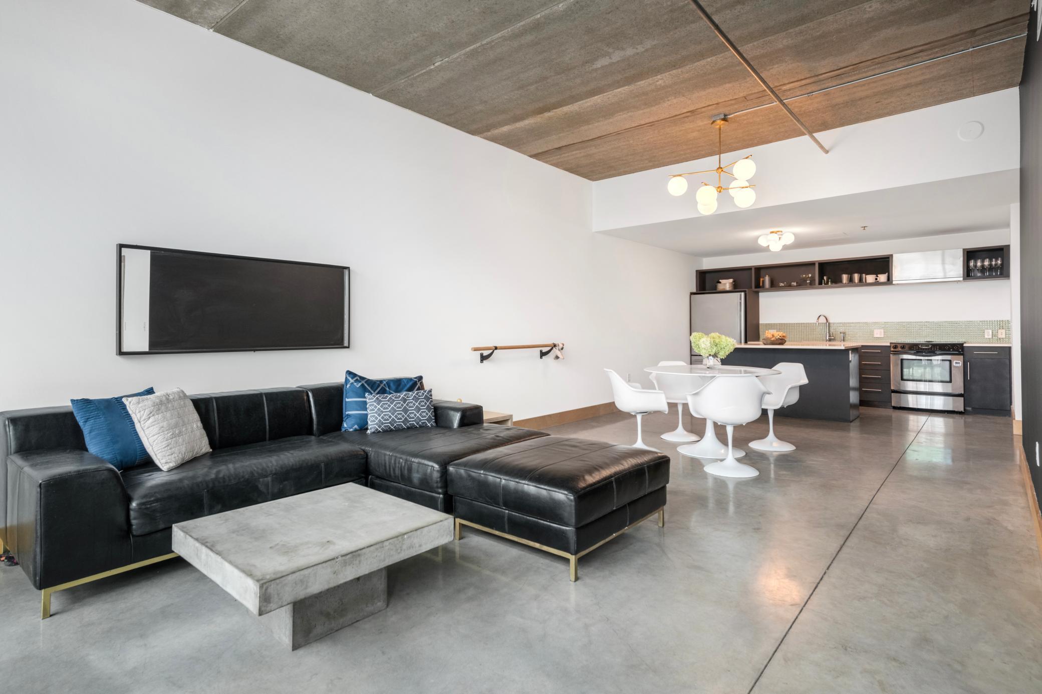 345 6th Avenue N Unit: 701