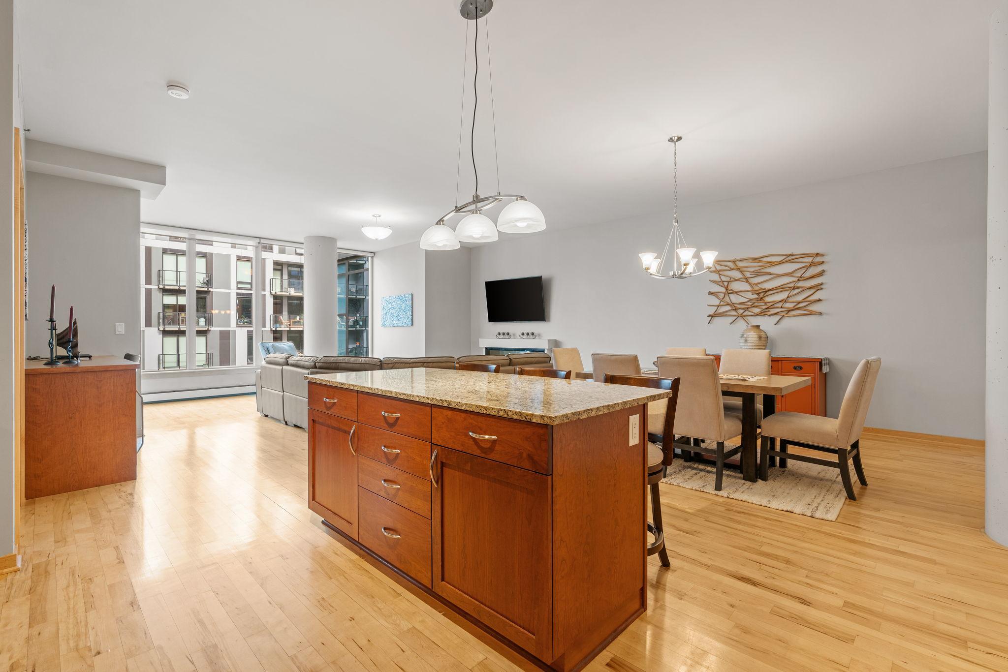 215 10th Avenue S Unit: 616