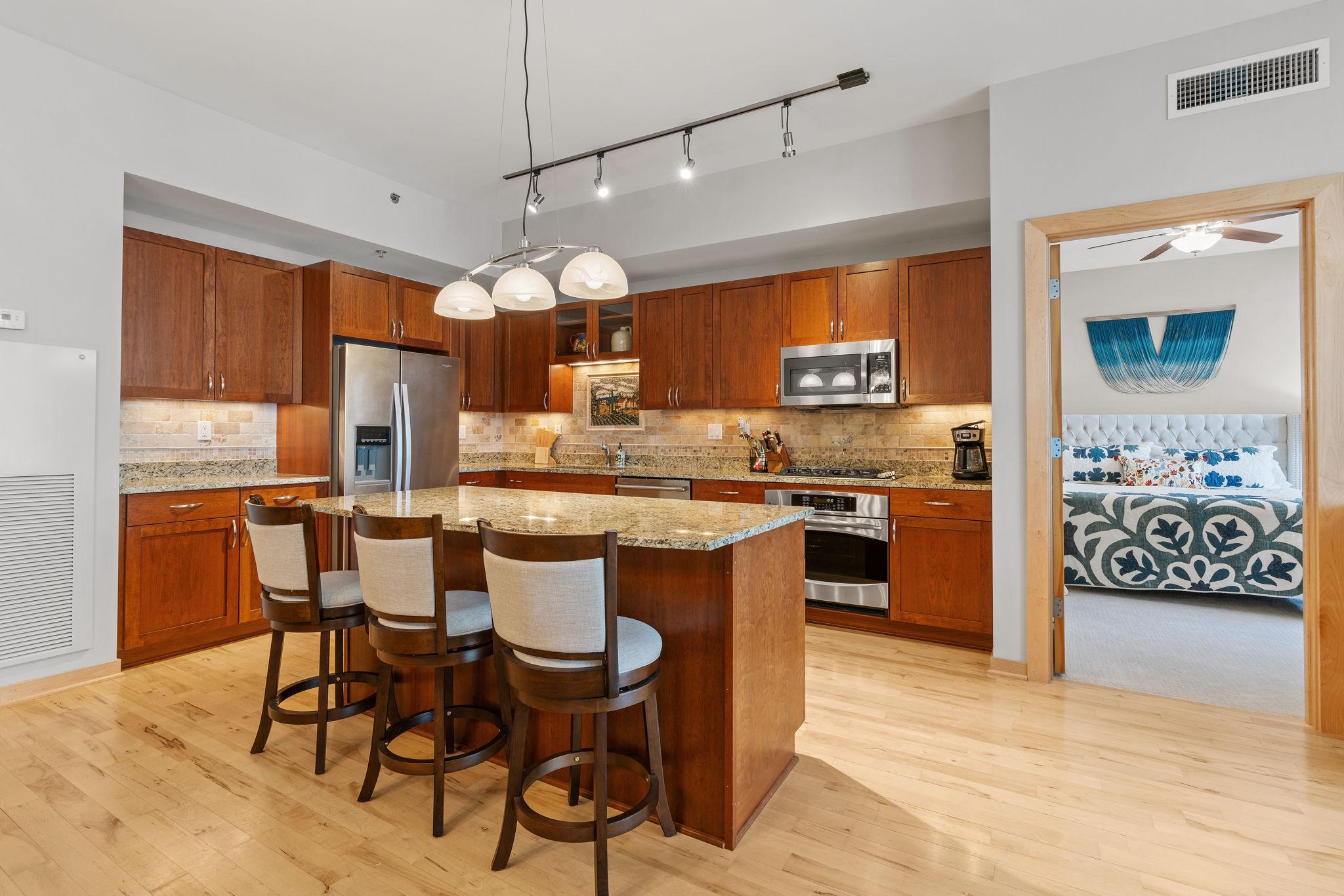 215 10th Avenue S Unit: 616