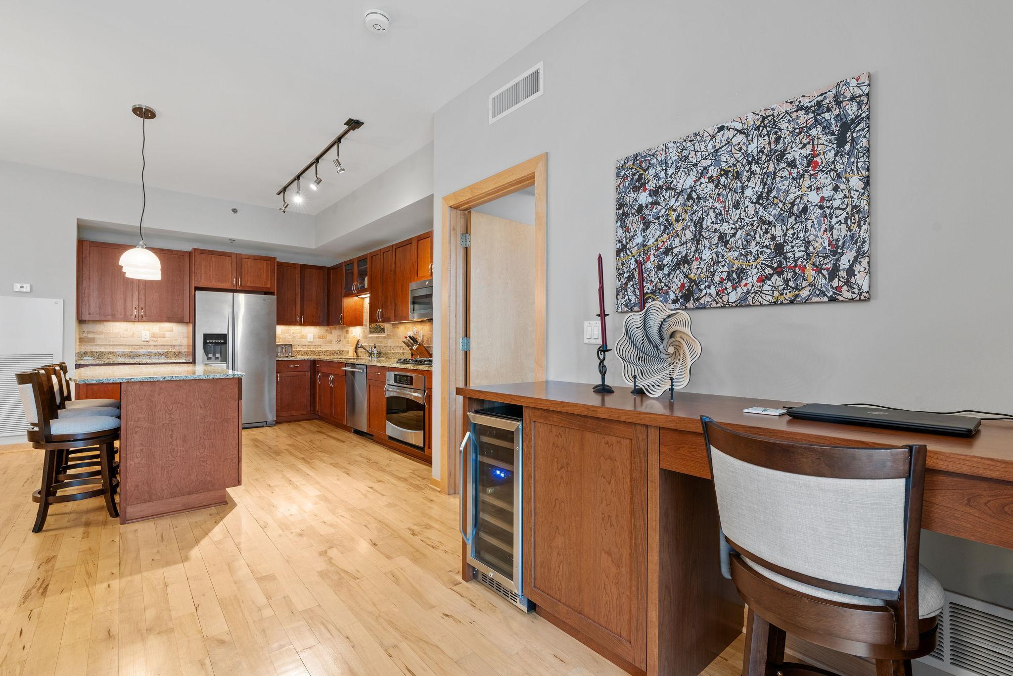 215 10th Avenue S Unit: 616
