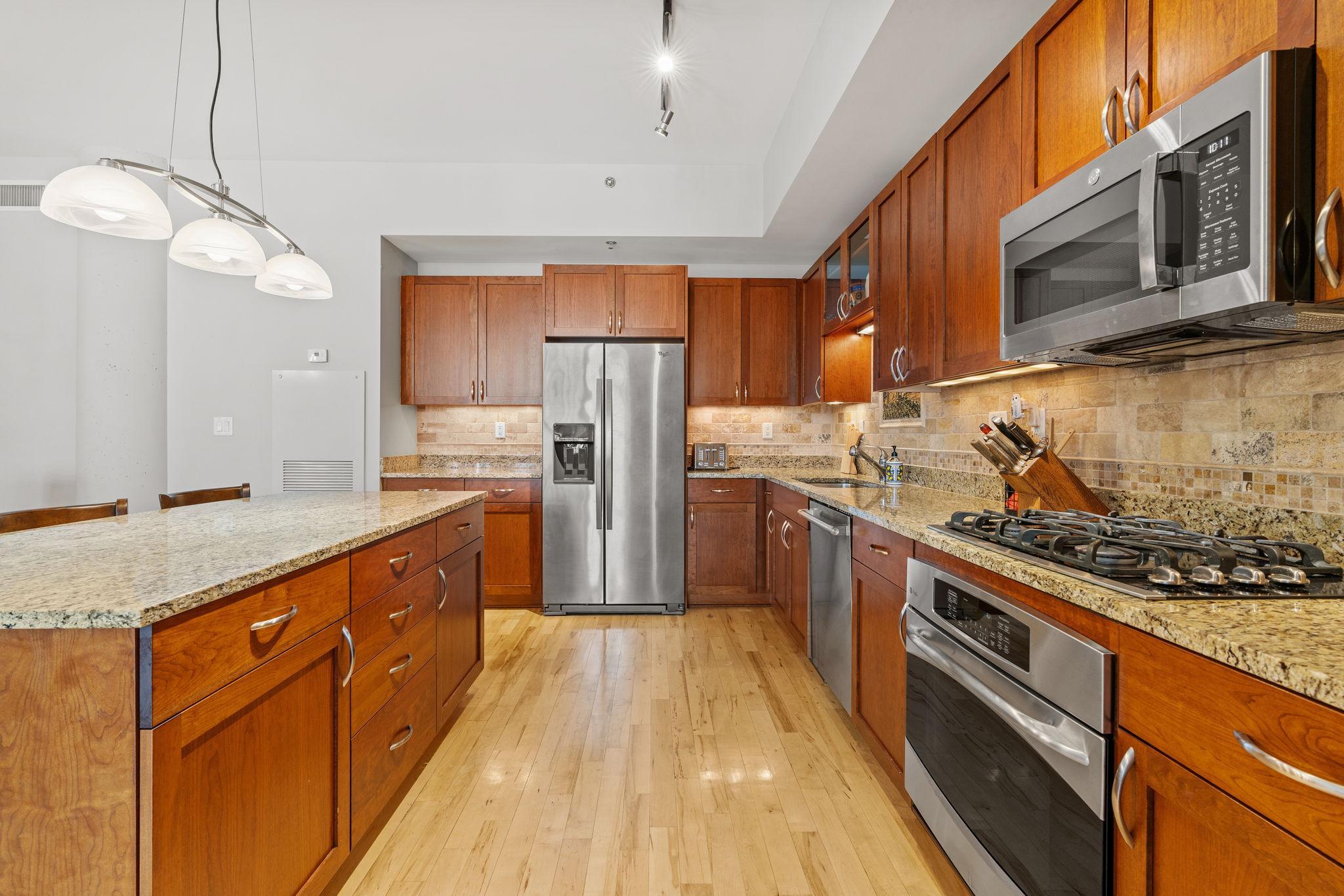 215 10th Avenue S Unit: 616