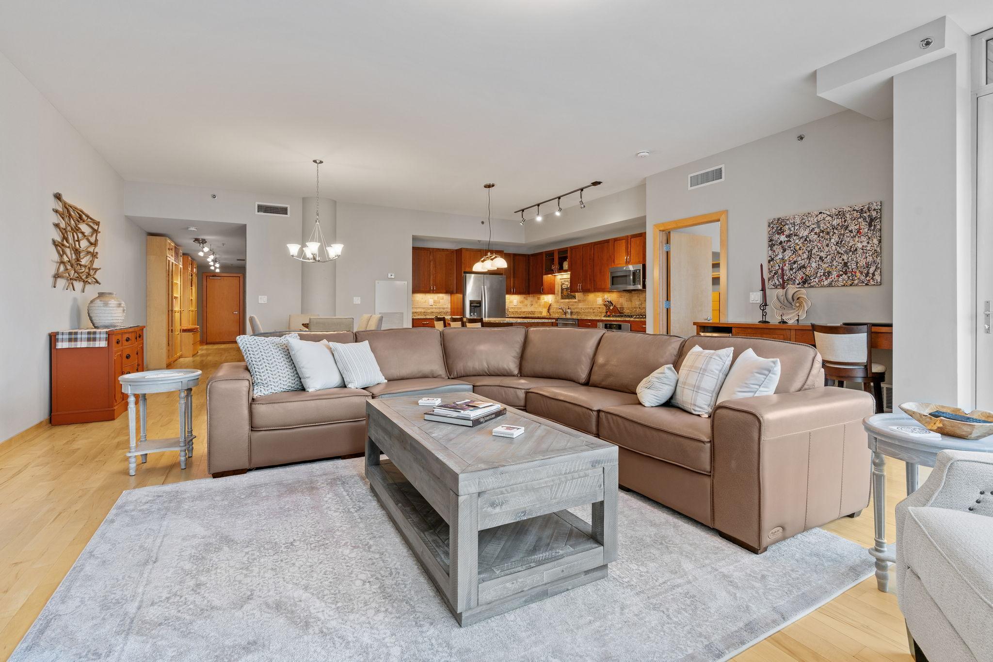 215 10th Avenue S Unit: 616