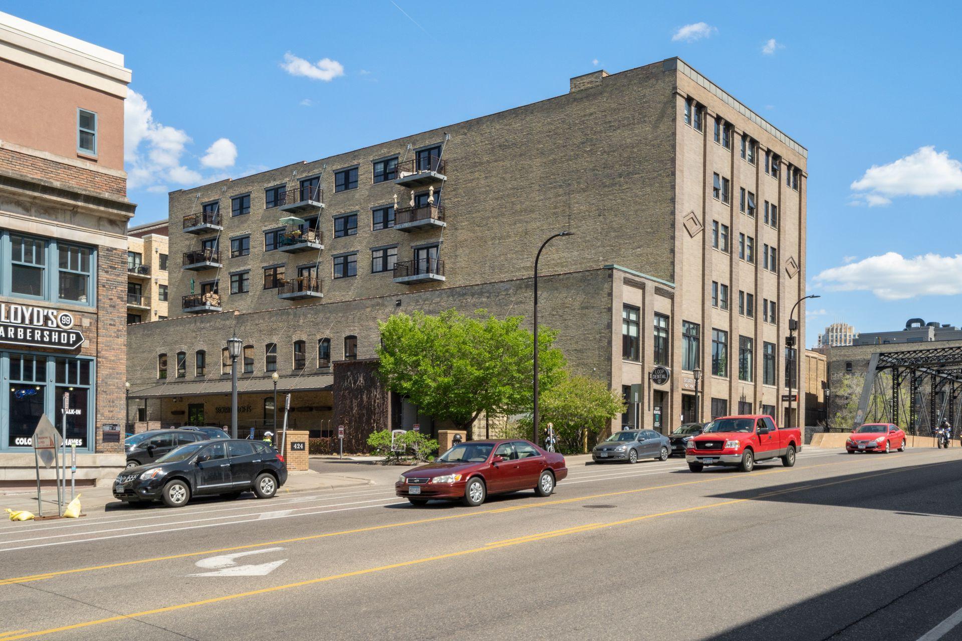 404 Washington Avenue N Unit: 403