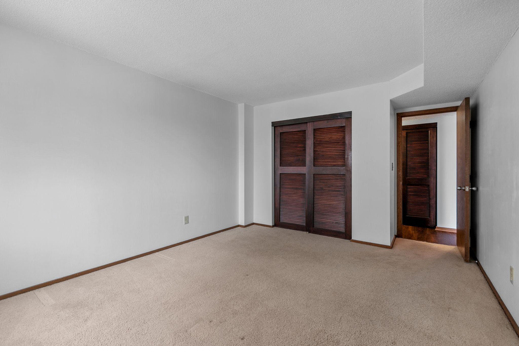 121 Washington Avenue S Unit: 1305