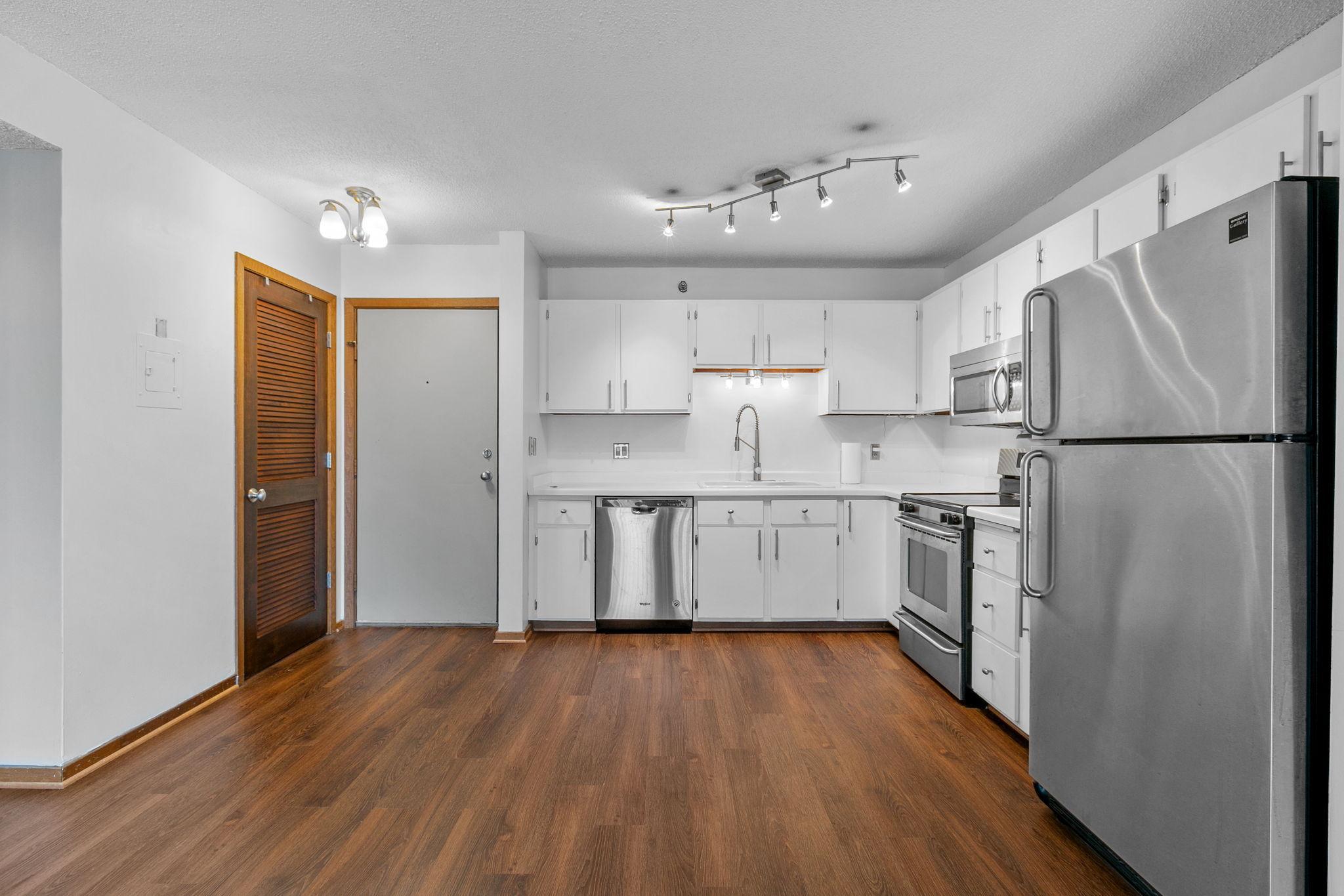 121 Washington Avenue S Unit: 1305