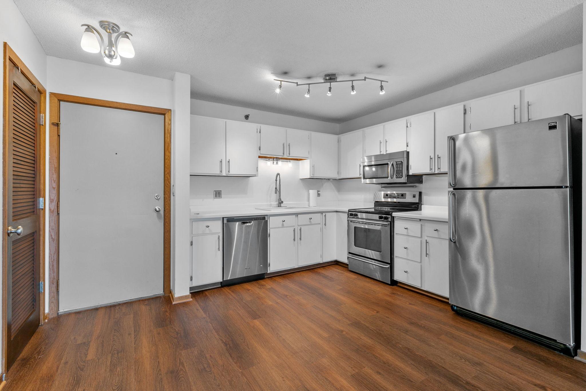 121 Washington Avenue S Unit: 1305