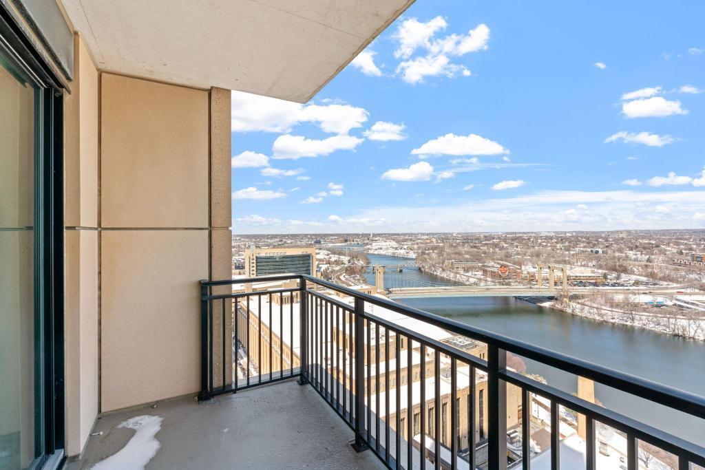 100 3rd Avenue S Unit: 2103