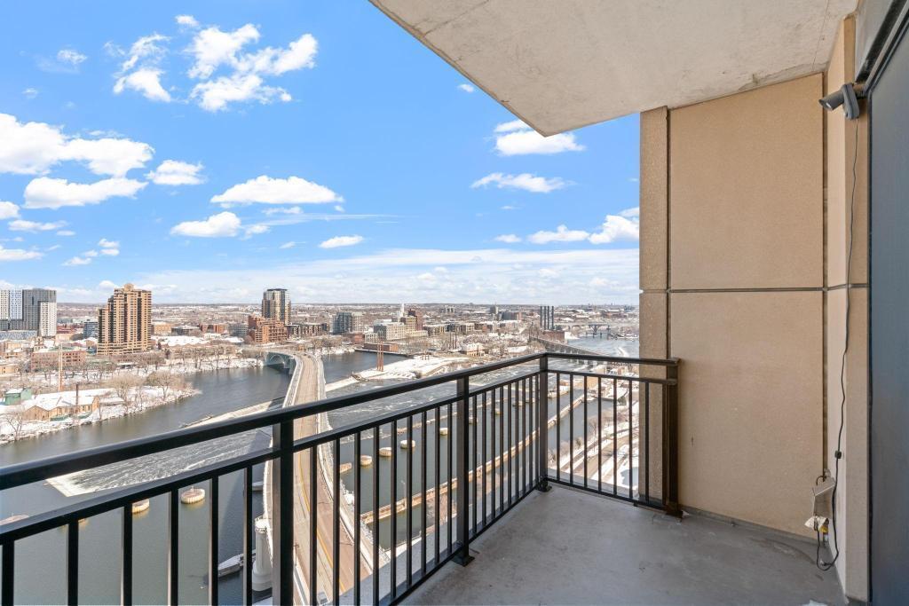100 3rd Avenue S Unit: 2103