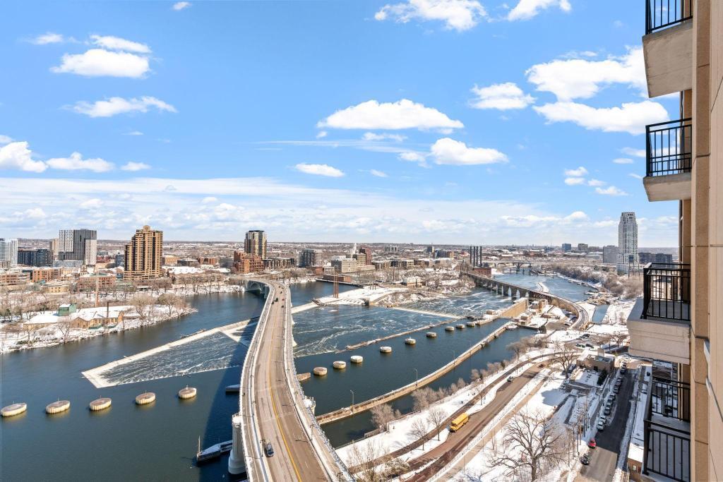 100 3rd Avenue S Unit: 2103