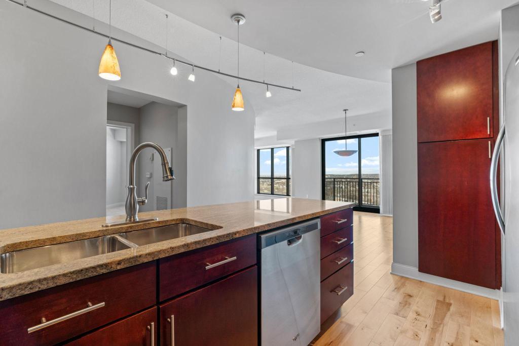 100 3rd Avenue S Unit: 2103