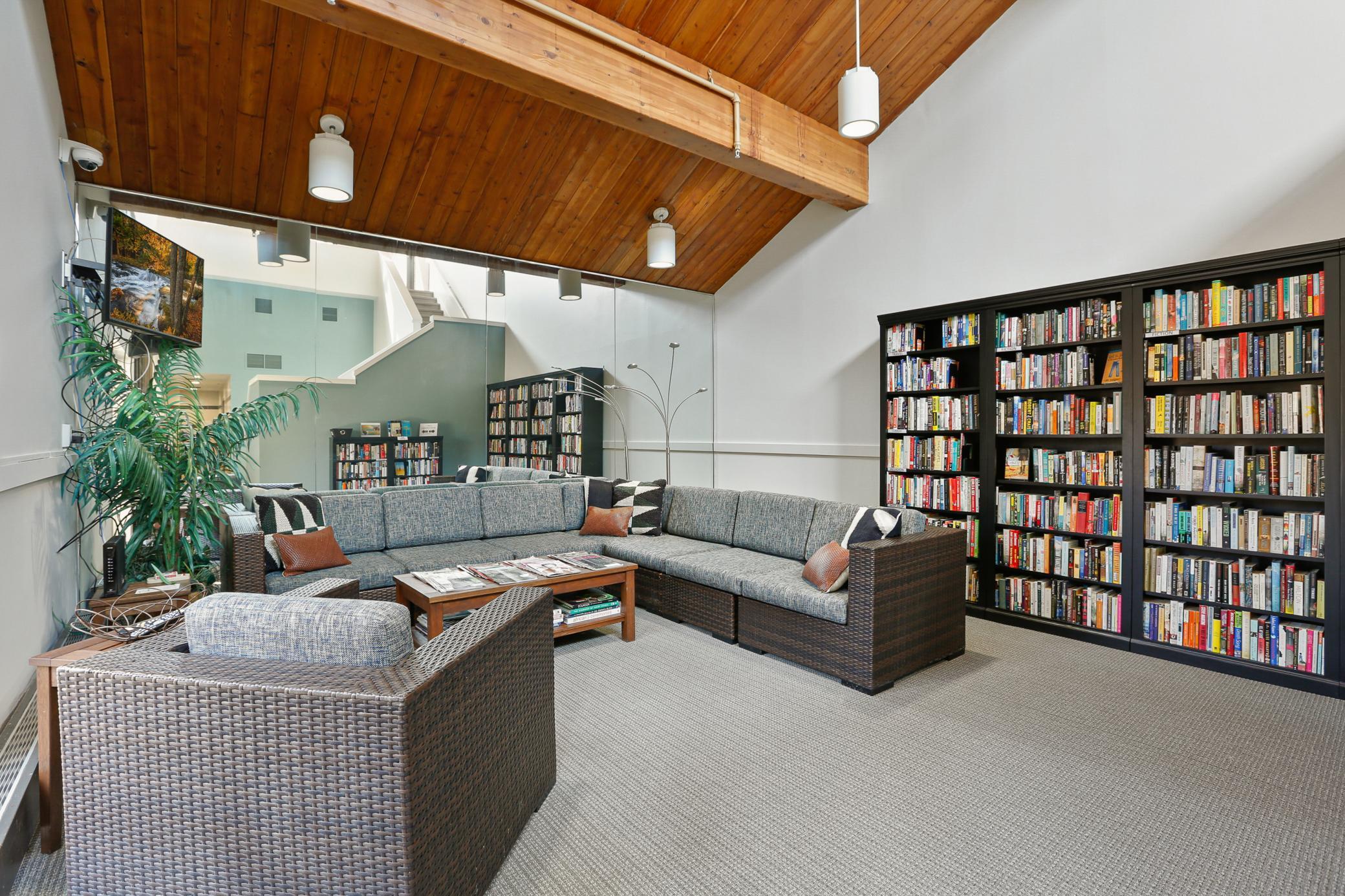 20 2nd Street NE Unit: P2705