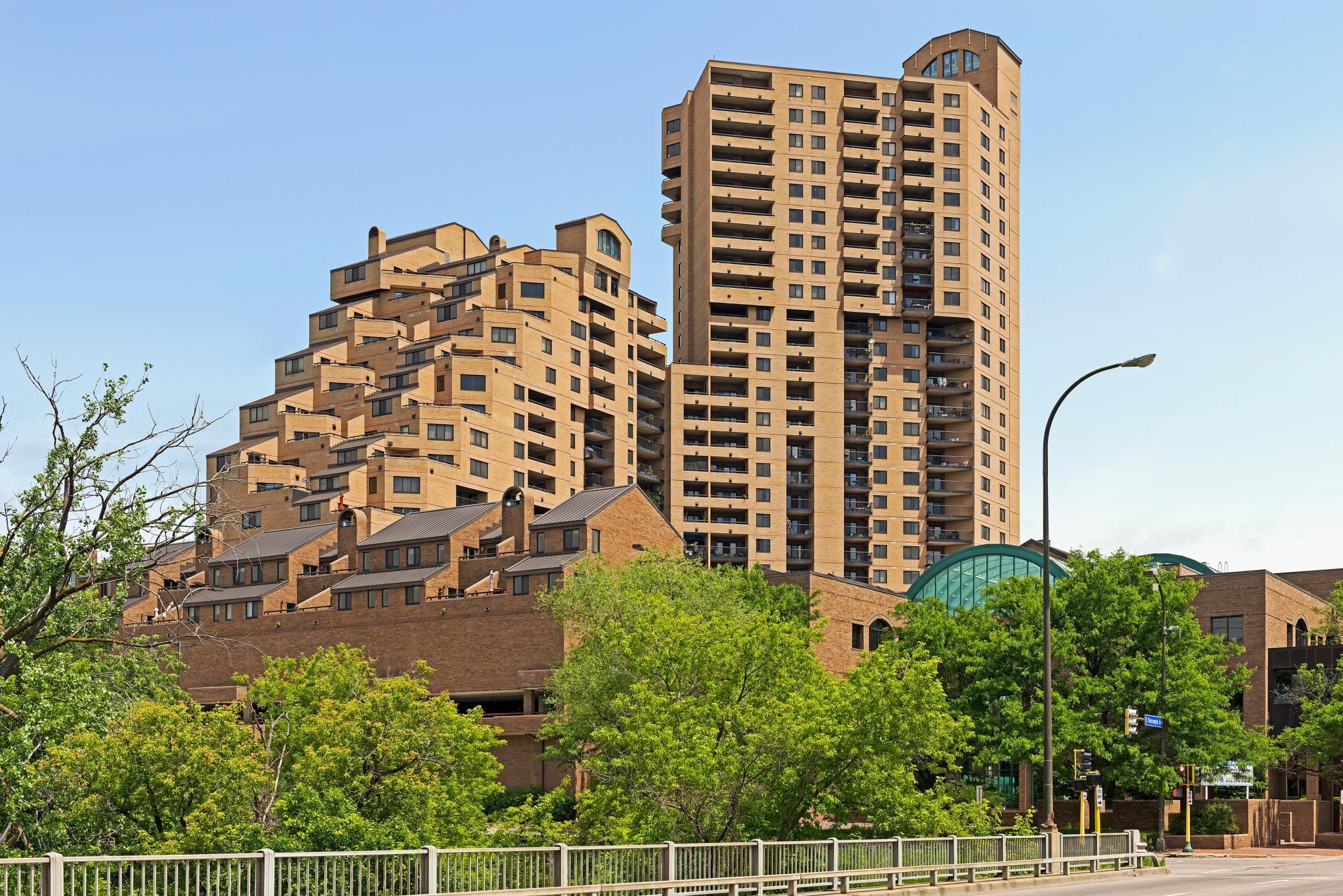 20 2nd Street NE Unit: P2705