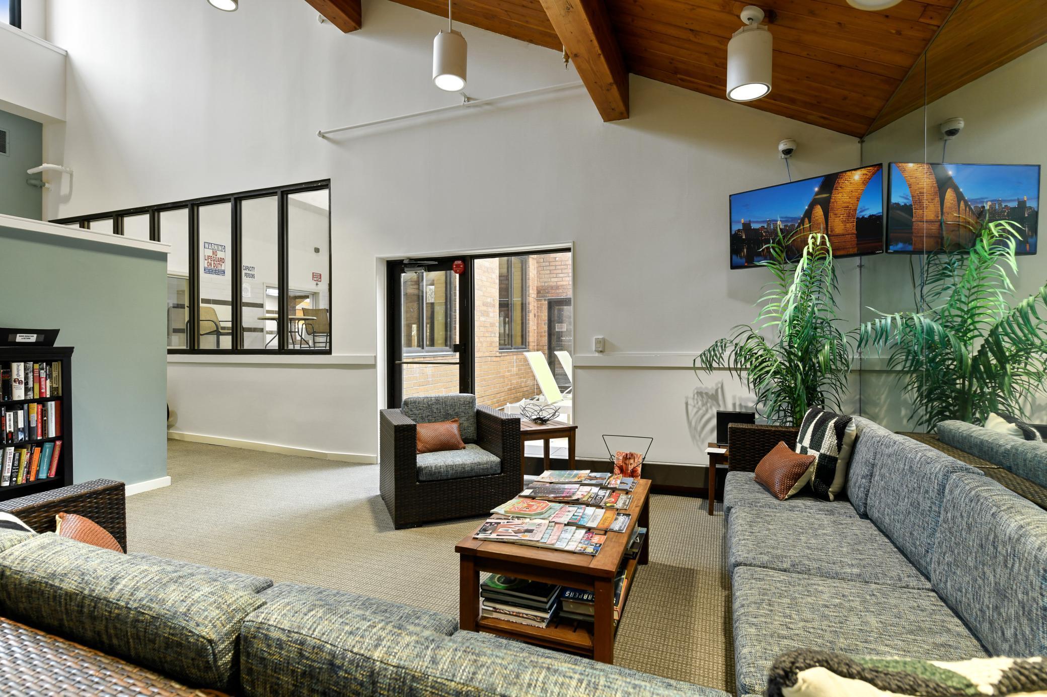 20 2nd Street NE Unit: P2705