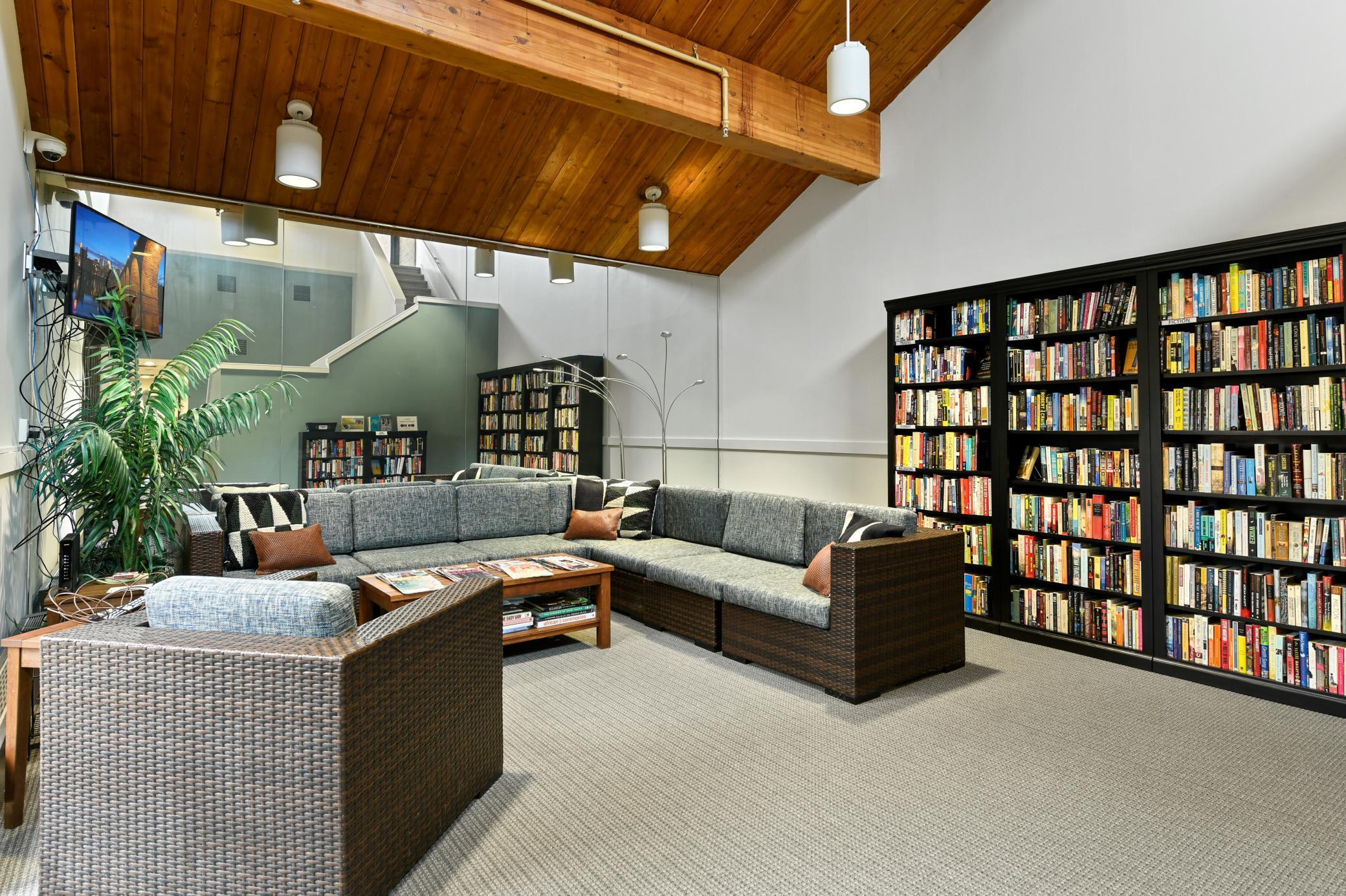 20 2nd Street NE Unit: P2705