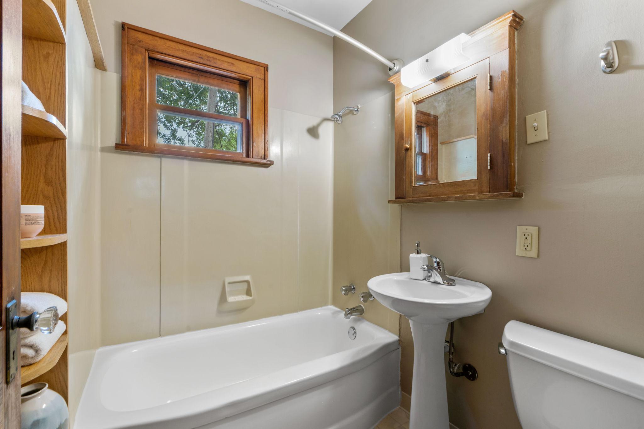 2643 Buchanan Street NE