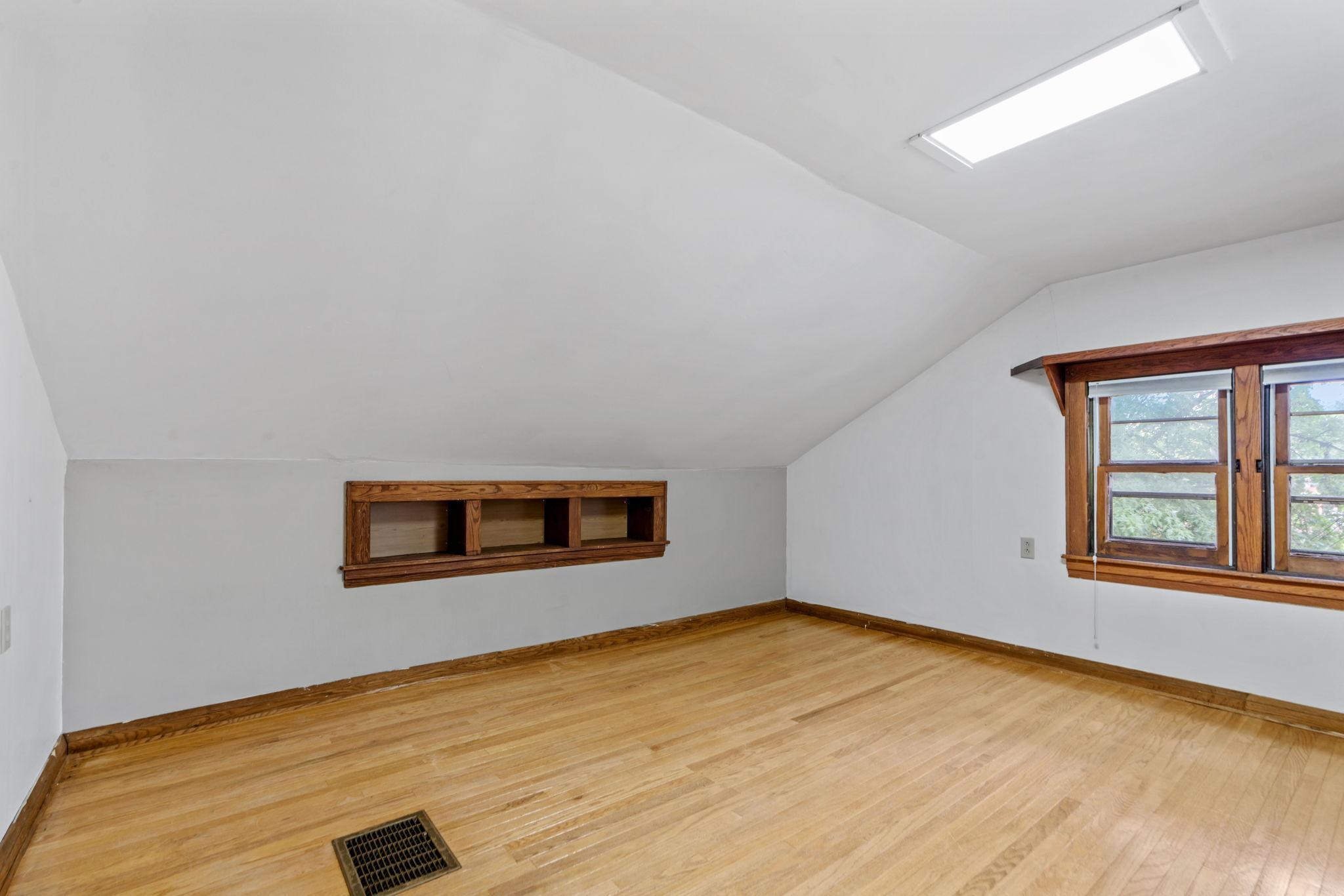 2643 Buchanan Street NE