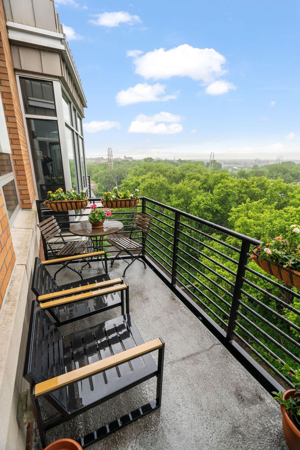 150 2nd Street NE Unit: B604