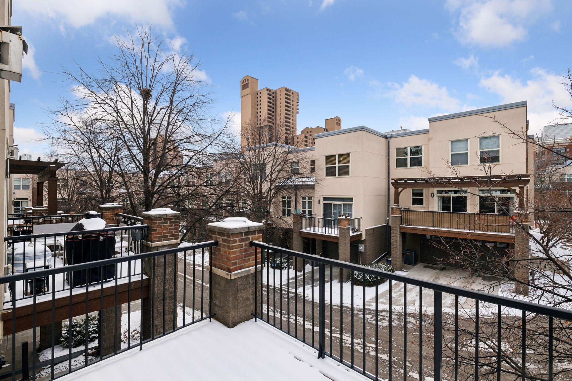 221 1st Avenue NE Unit: 36