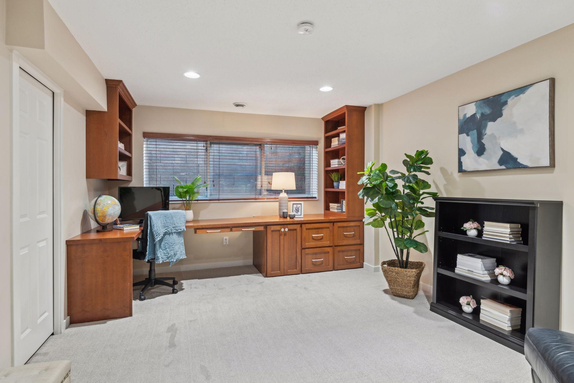 221 1st Avenue NE Unit: 36